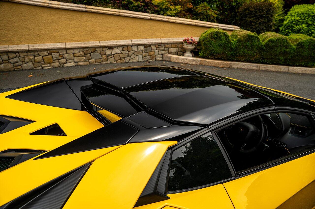 Lamborghini Aventador view 86
