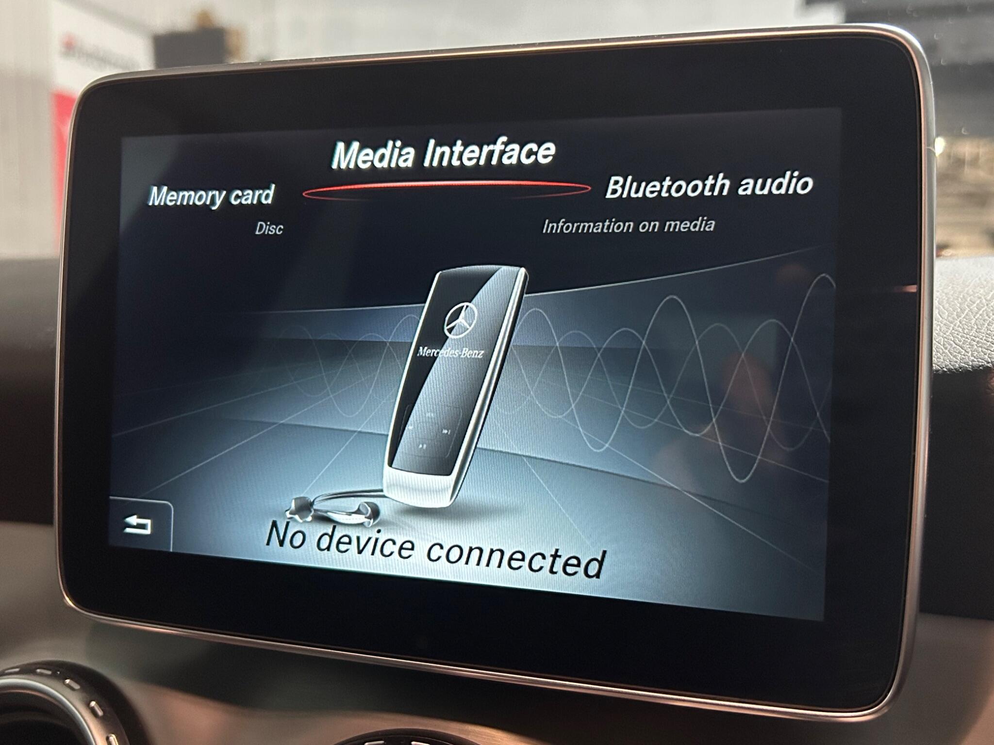 Mercedes-Benz GLA view 23