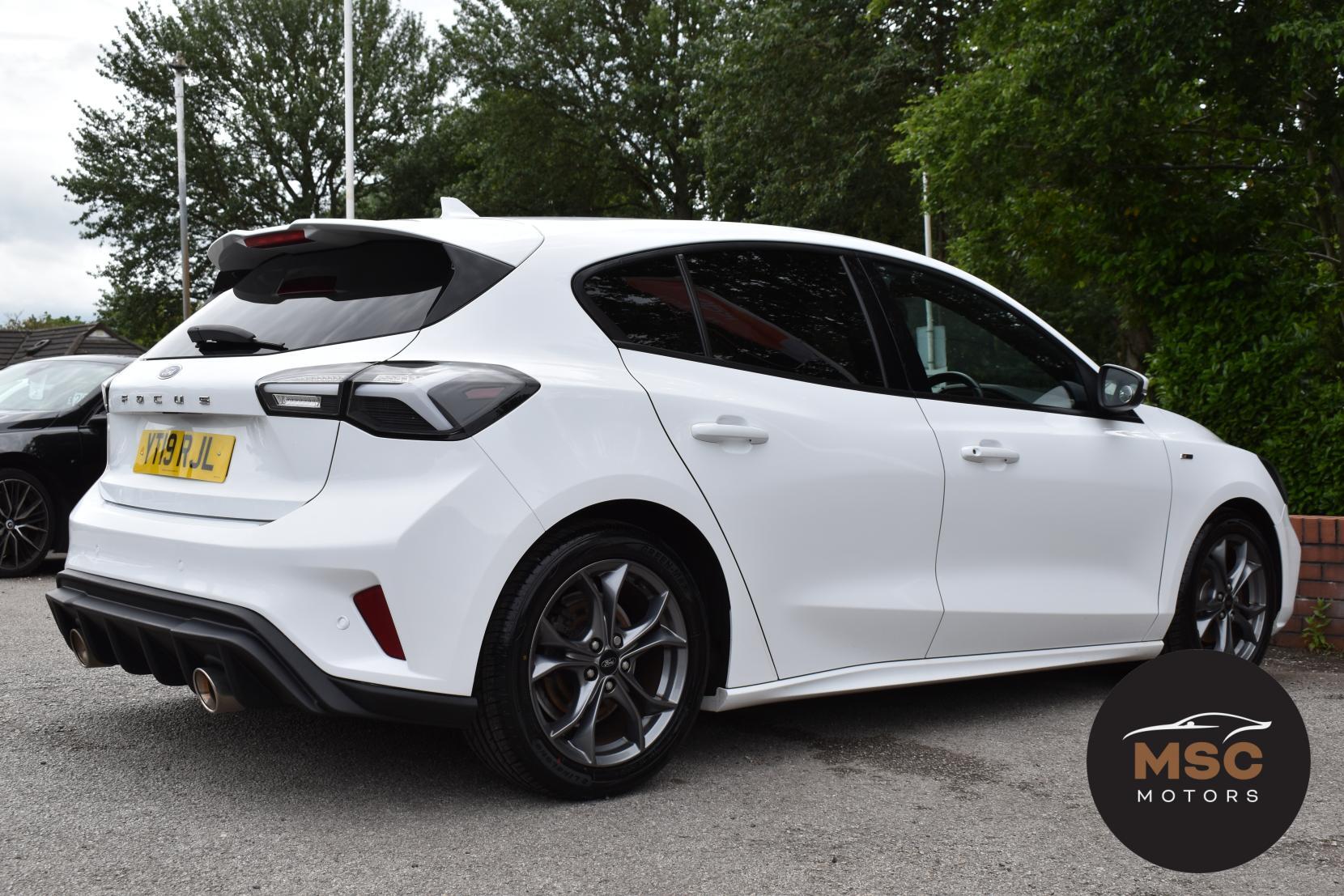 Ford Focus view 18