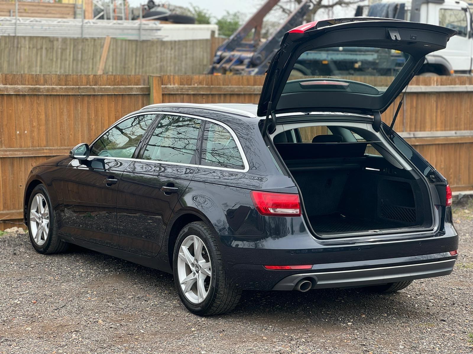 Audi A4 view 4