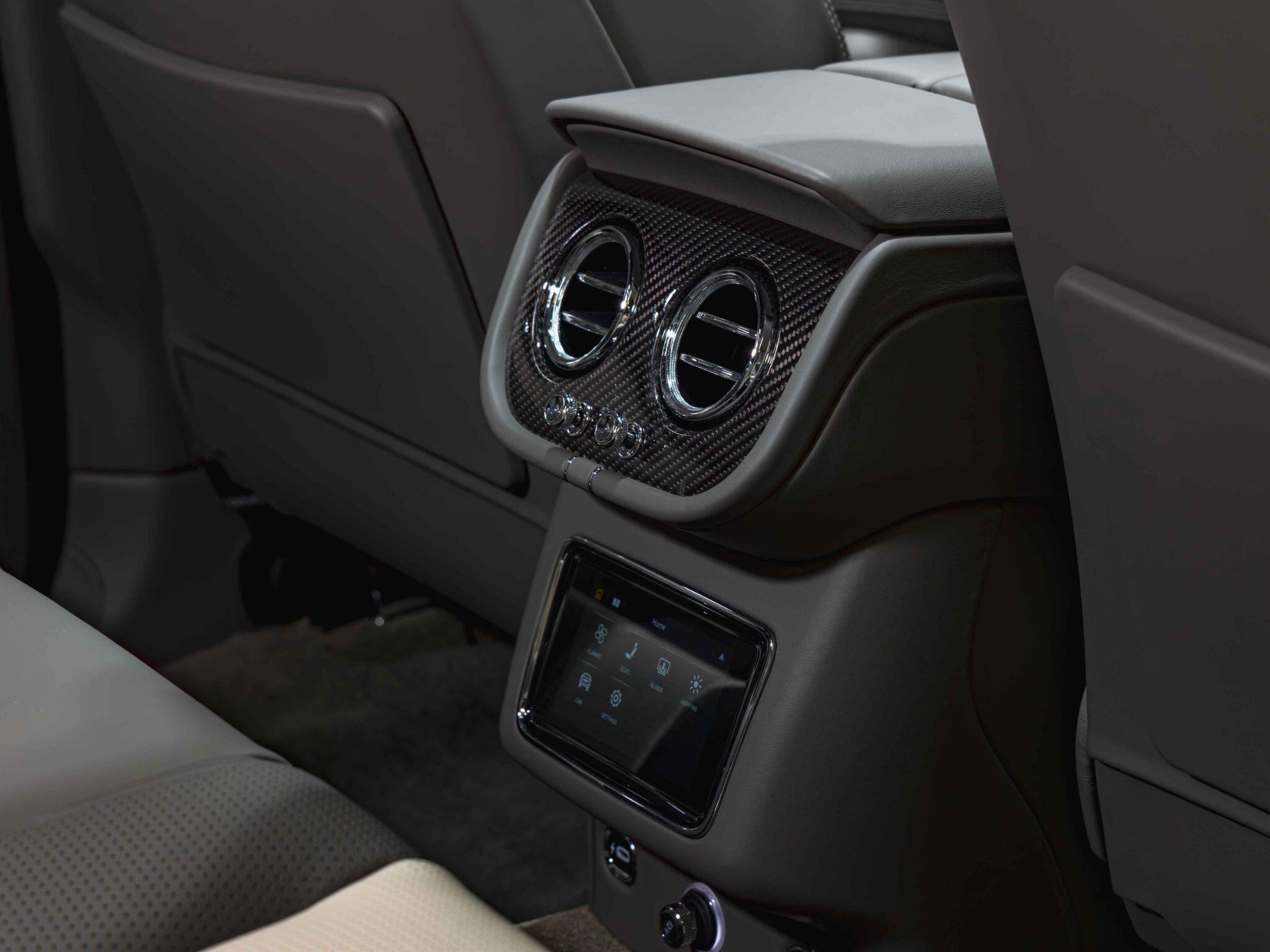Bentley Bentayga view 31