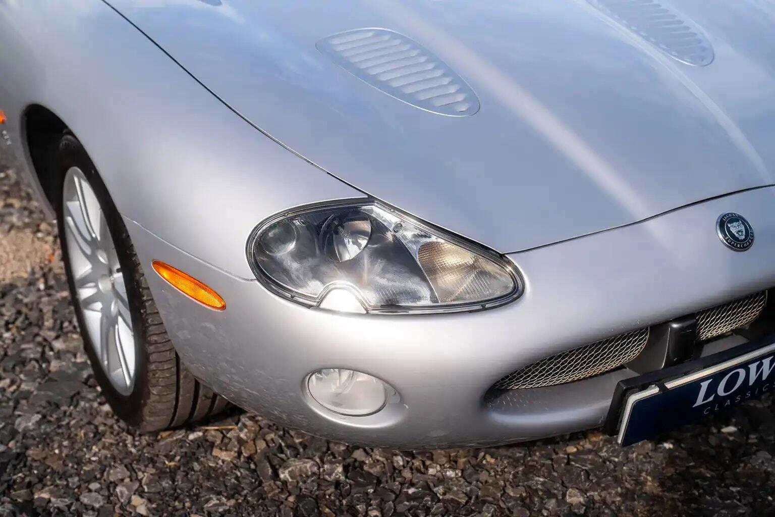 Jaguar XKR view 9