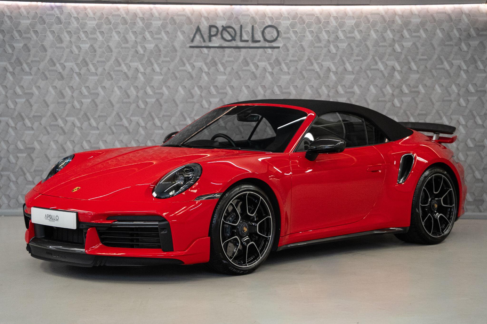Porsche 911 view 3