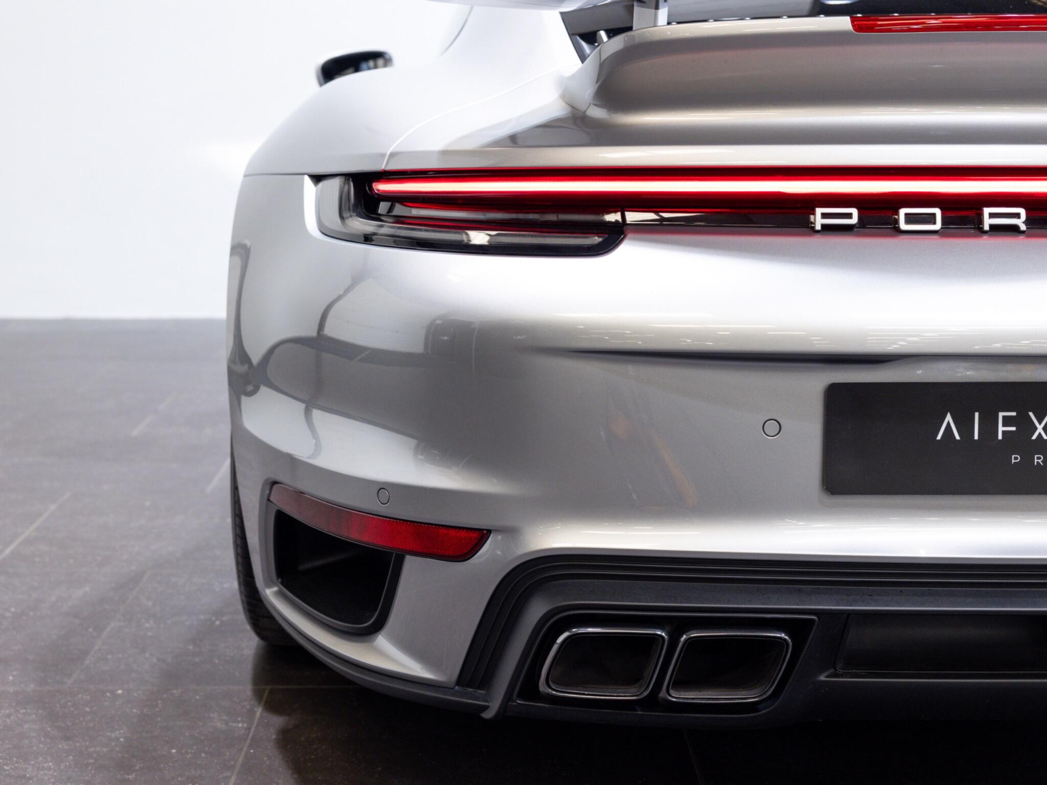 Porsche 911 view 17
