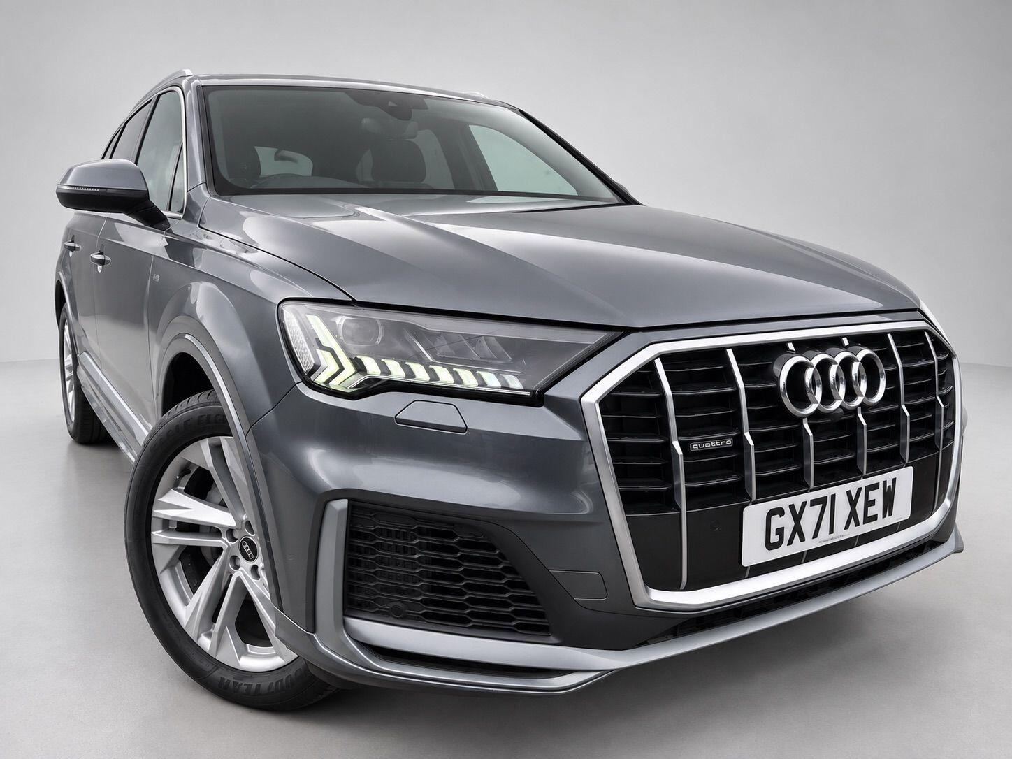 Audi Q7 view 5