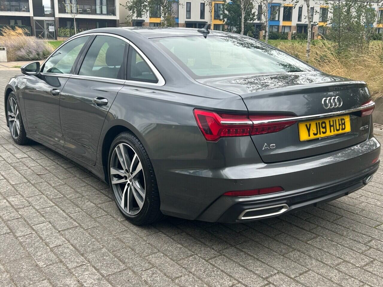 Audi A6 view 16