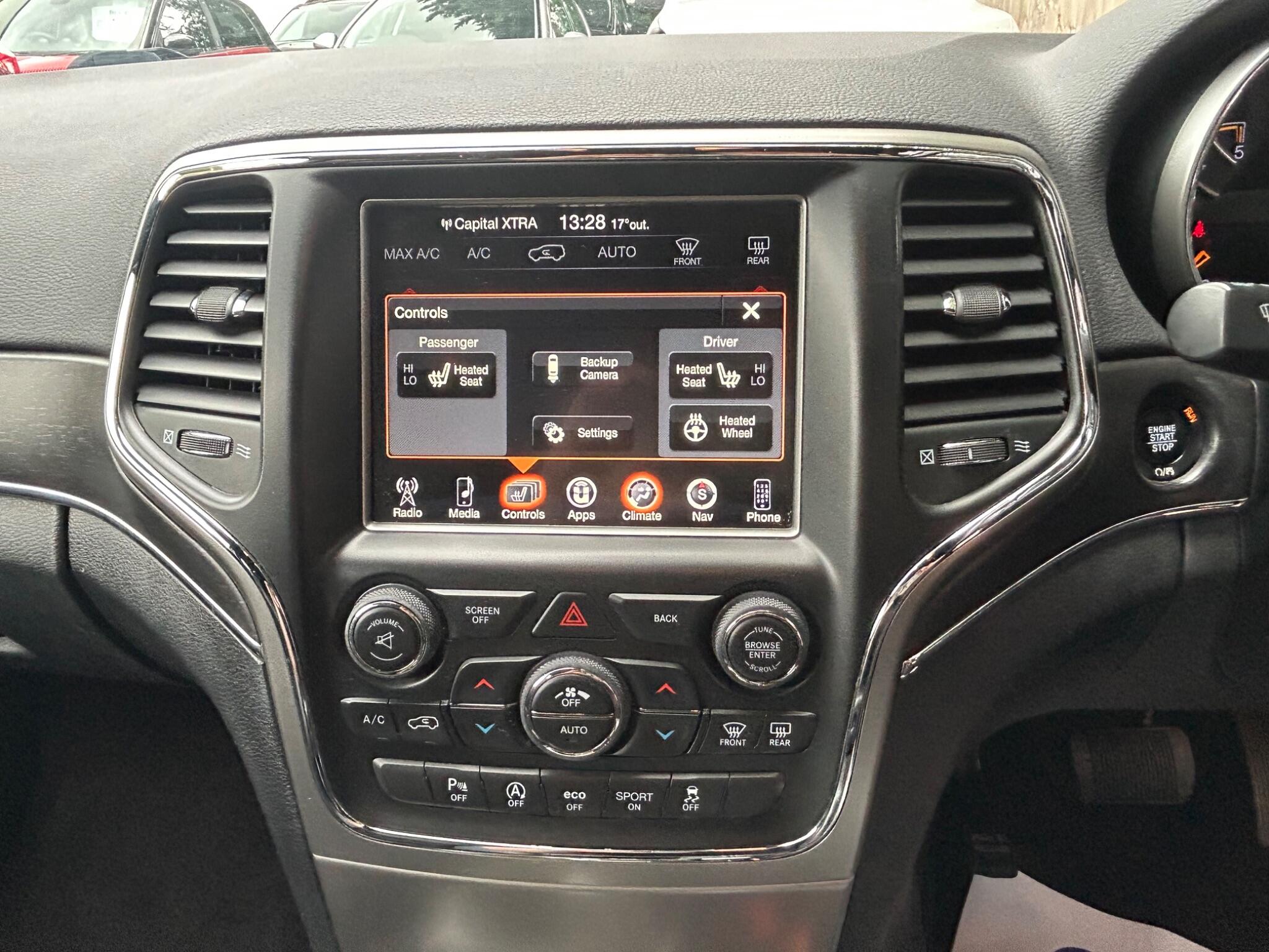 Jeep Grand Cherokee view 24