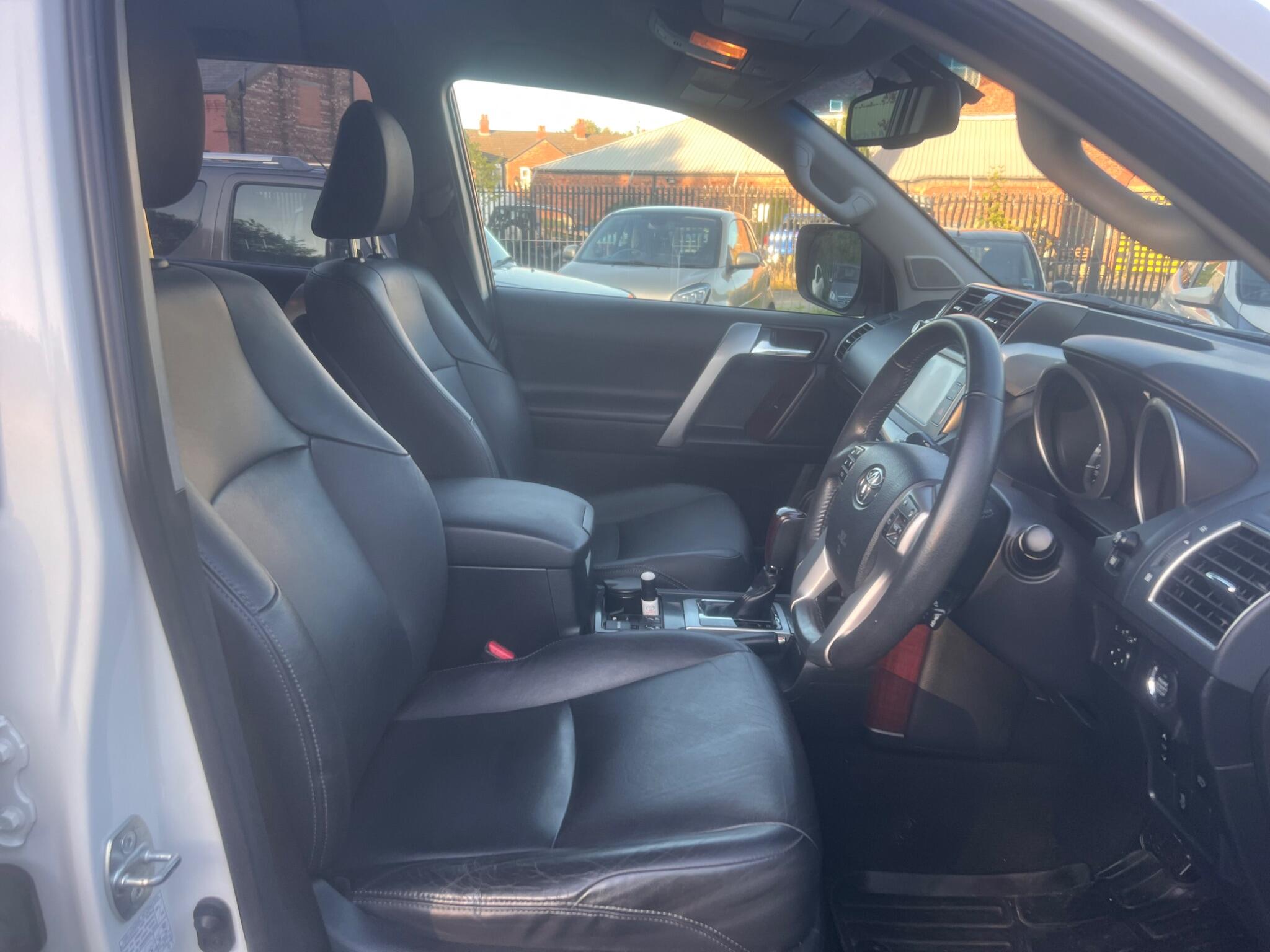 2014 Toyota Land Cruiser 3.0 D-4D Icon Auto 4WD Euro 5 5dr (7 Seats) • 43,921 miles image 13