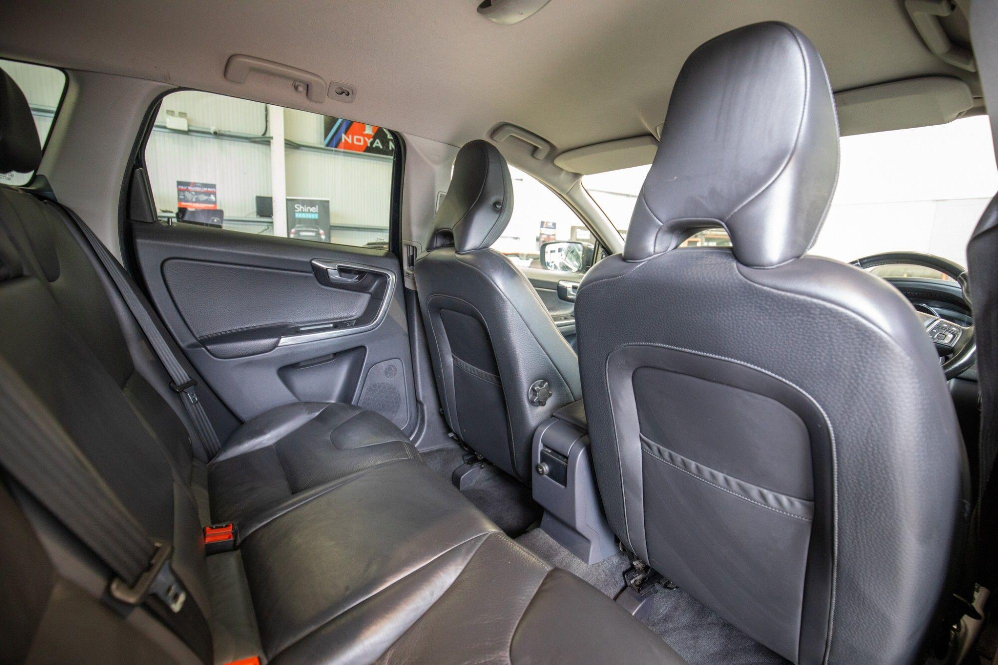 Volvo XC60 view 12