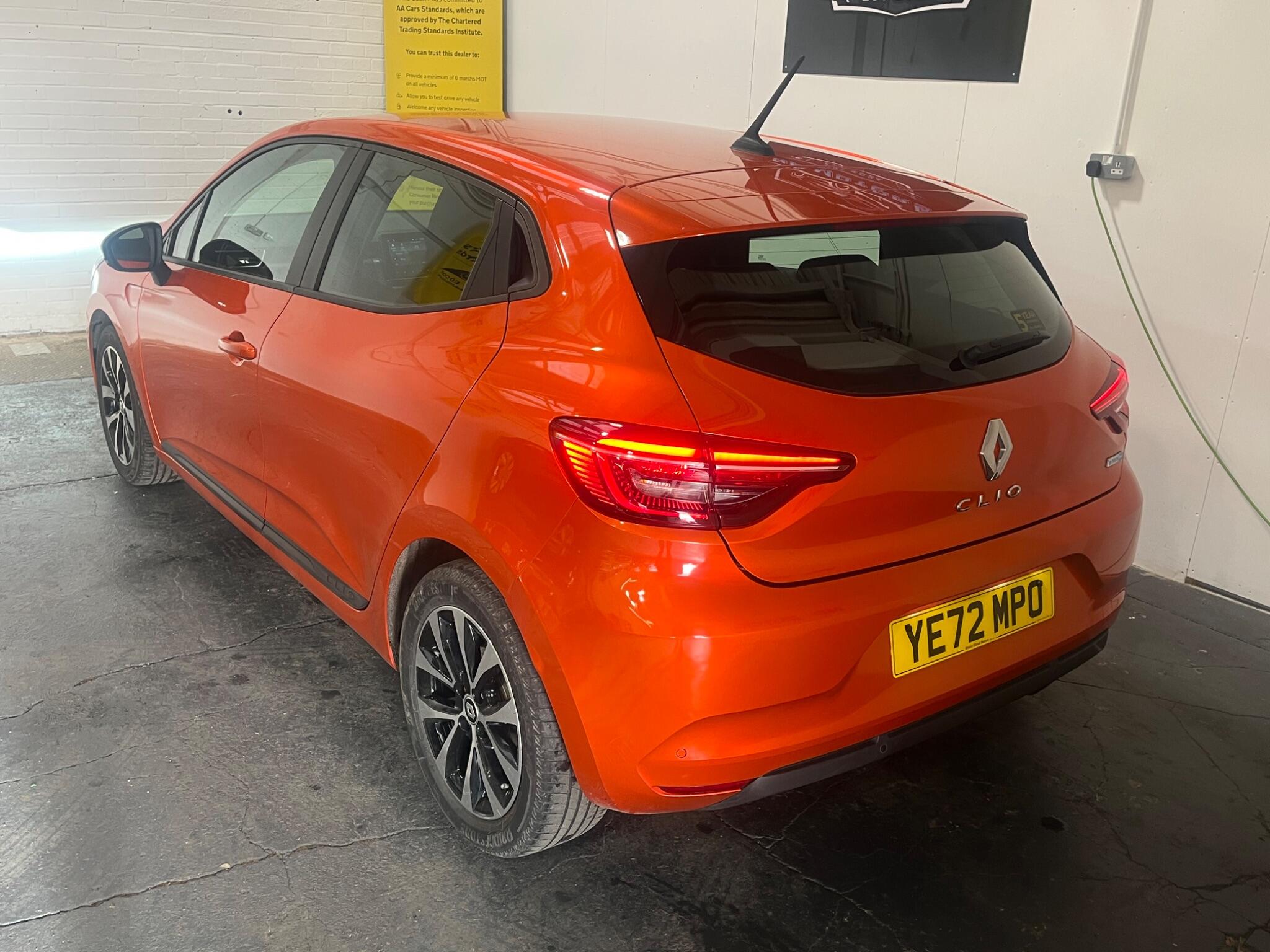 2022 Renault Clio 1.6 E-TECH Evolution Auto Euro 6 (s/s) 5dr • 33,021 miles image 4