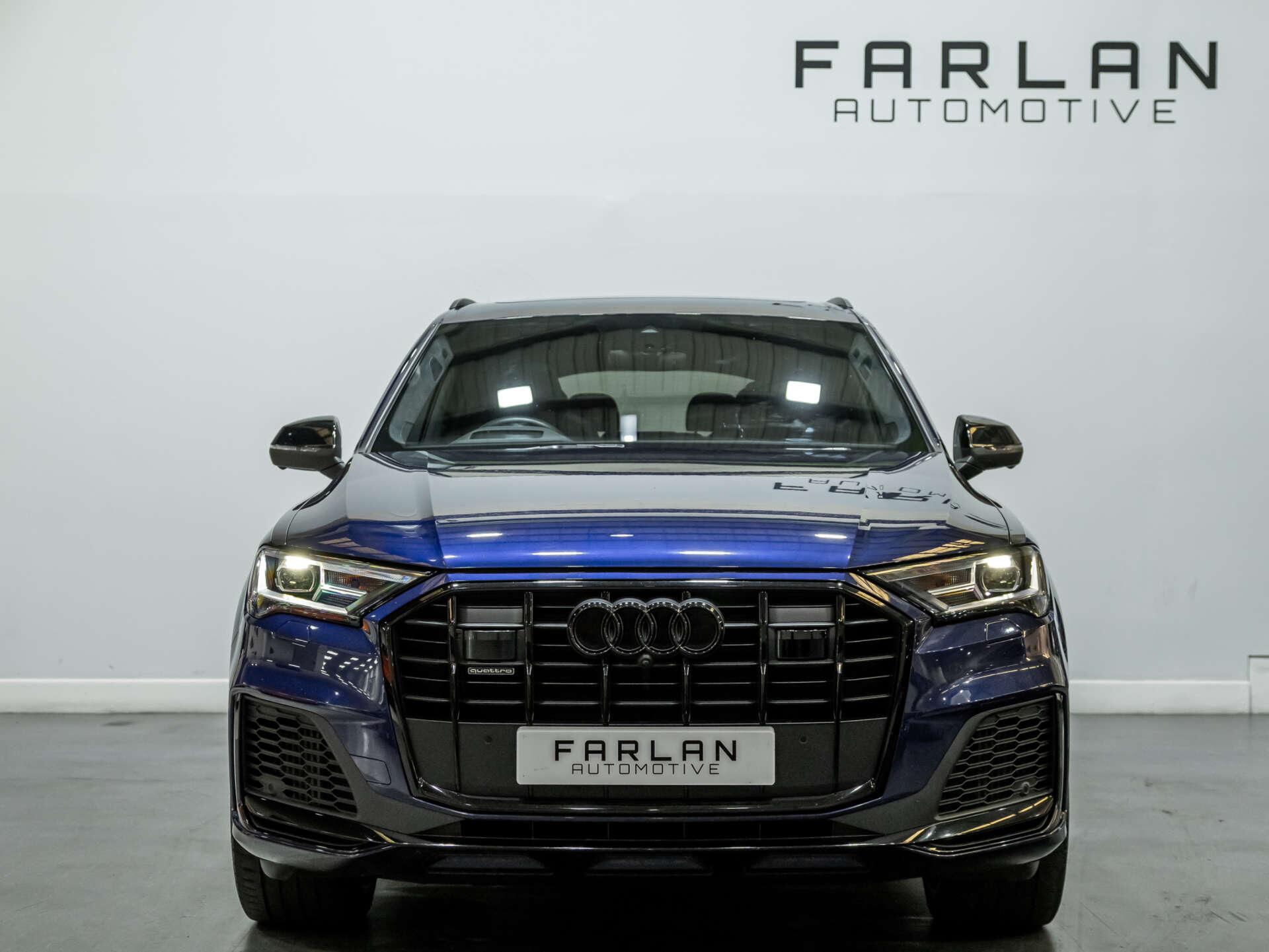 Audi Q7 view 11