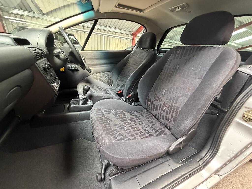 Vauxhall Tigra view 9