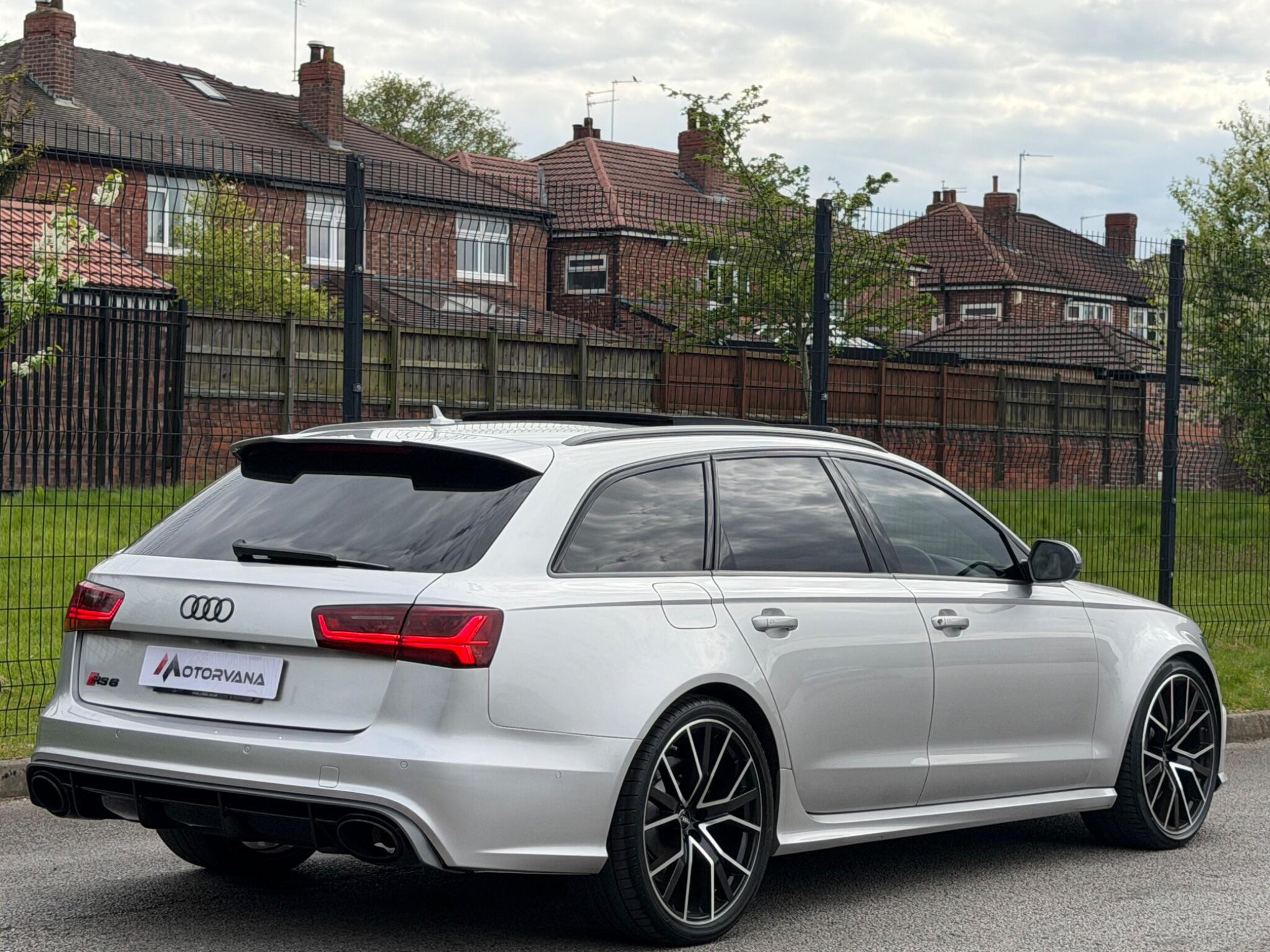 Audi RS6 view 14