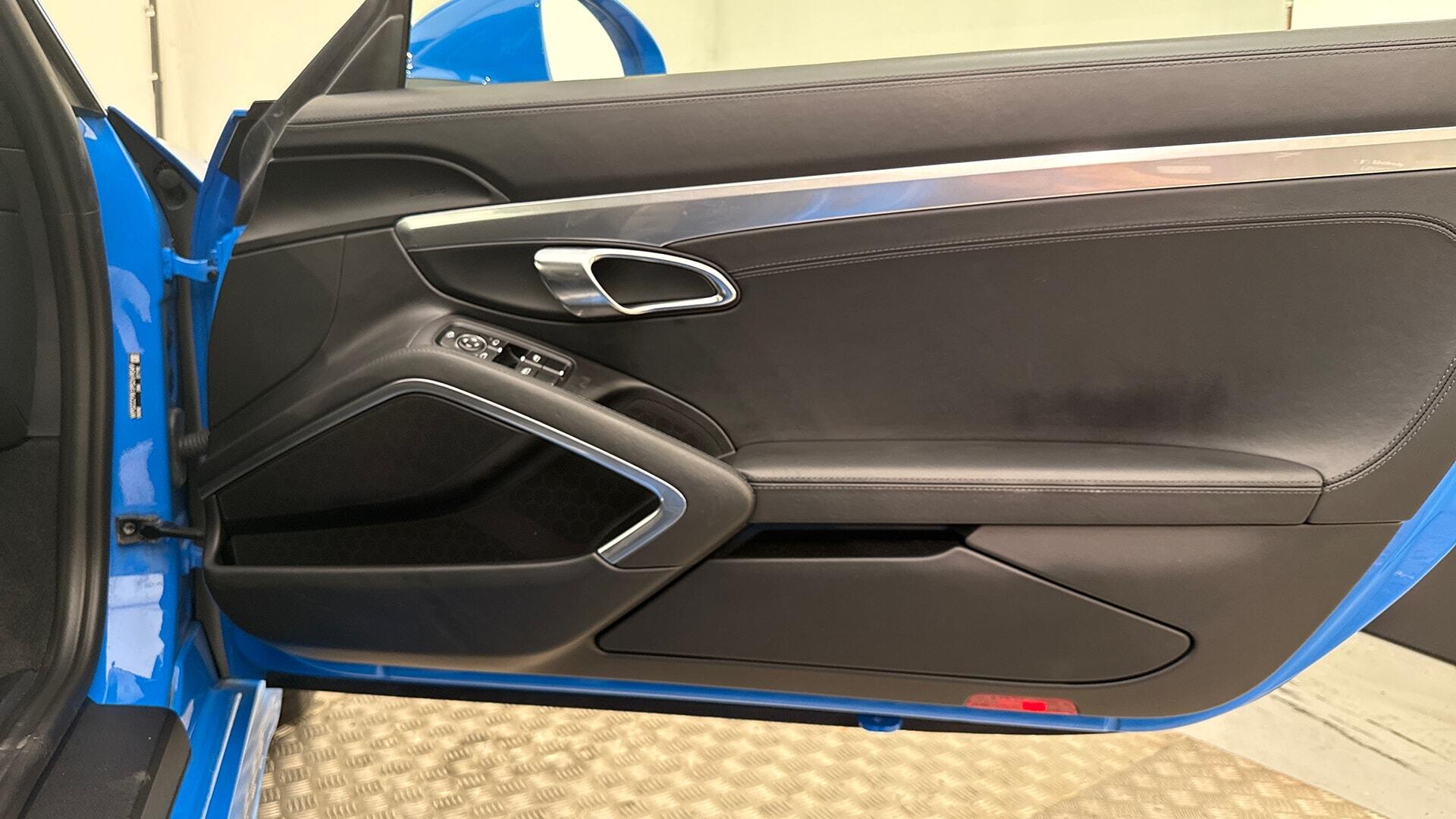 Porsche Cayman view 20