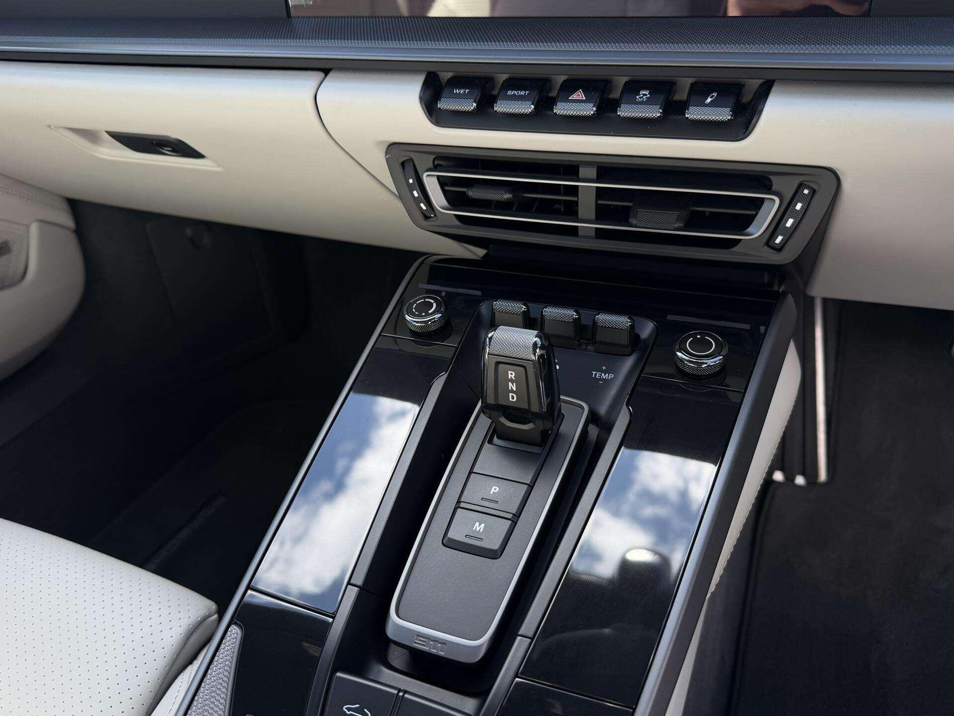 Porsche 911 view 23