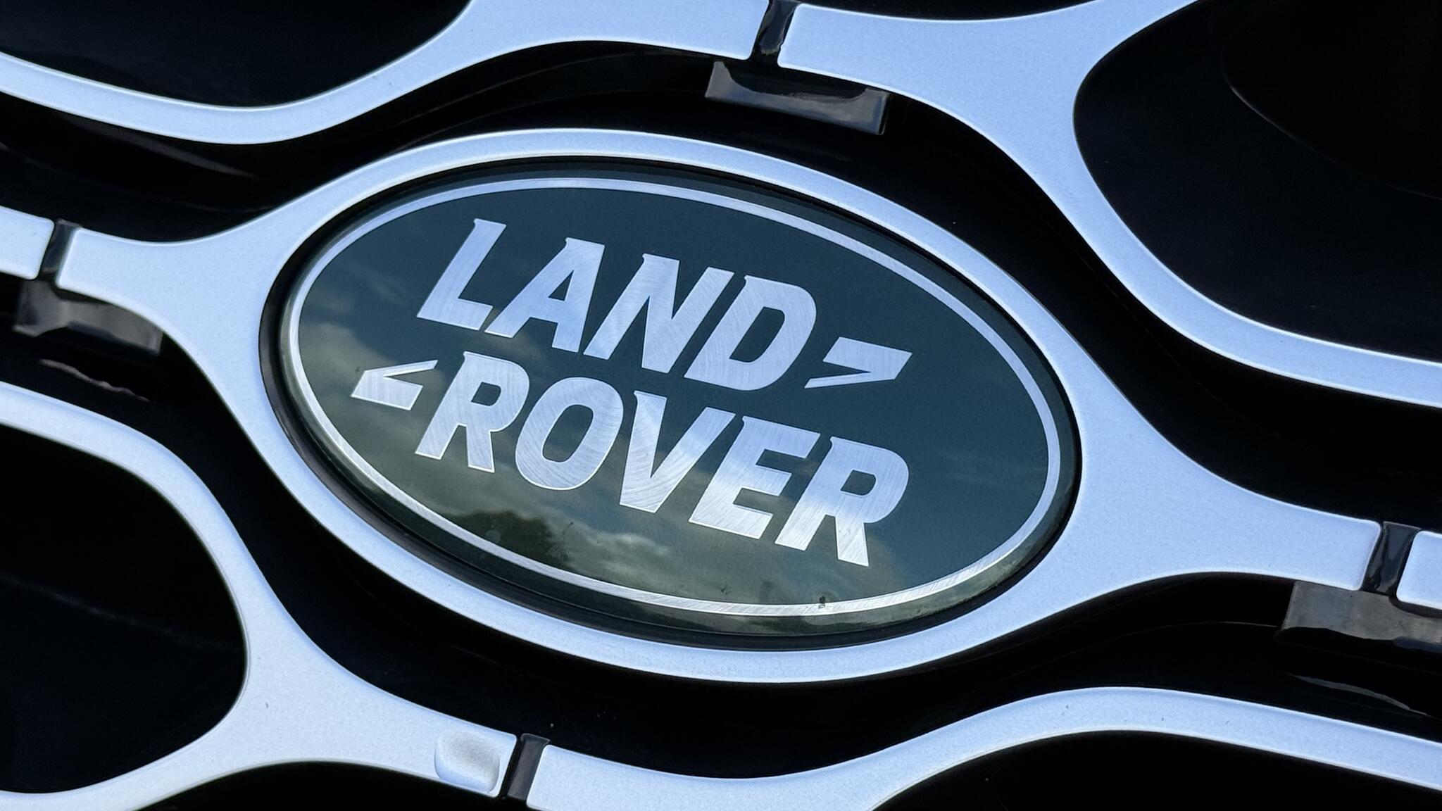 Land Rover Discovery Sport view 21