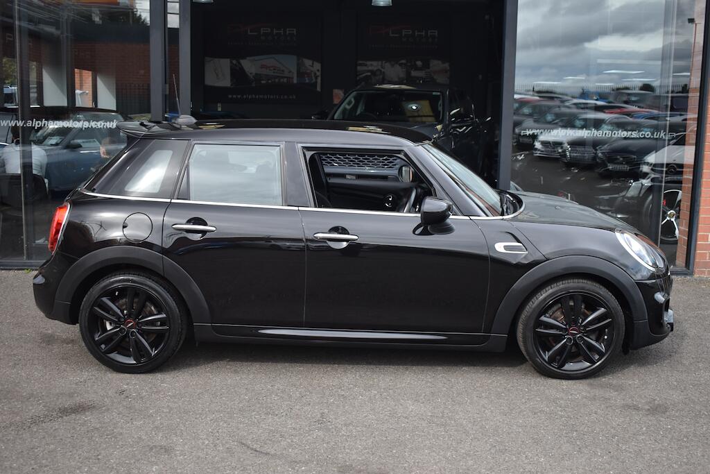 Mini Hatch view 14