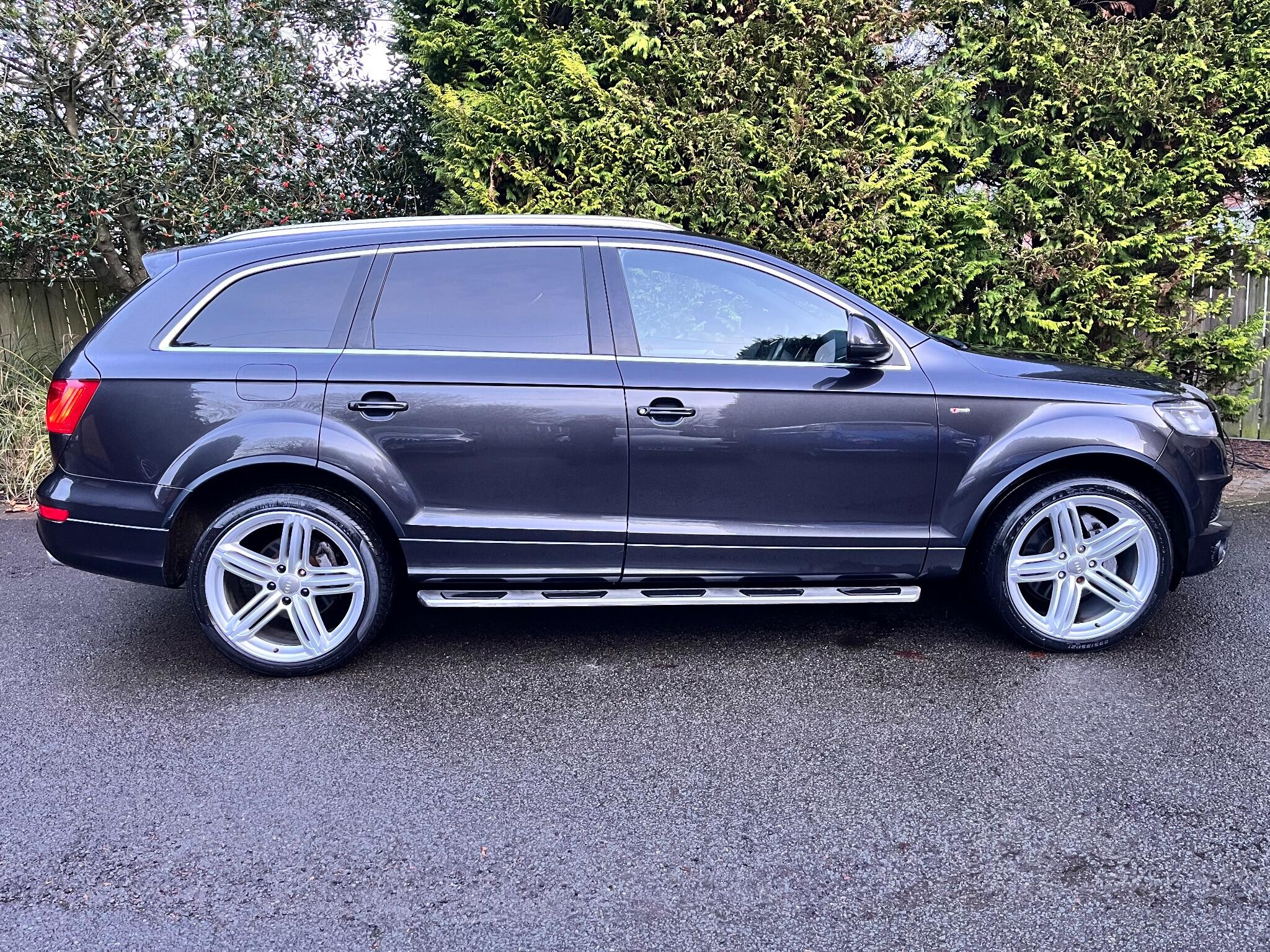 Audi Q7 view 18