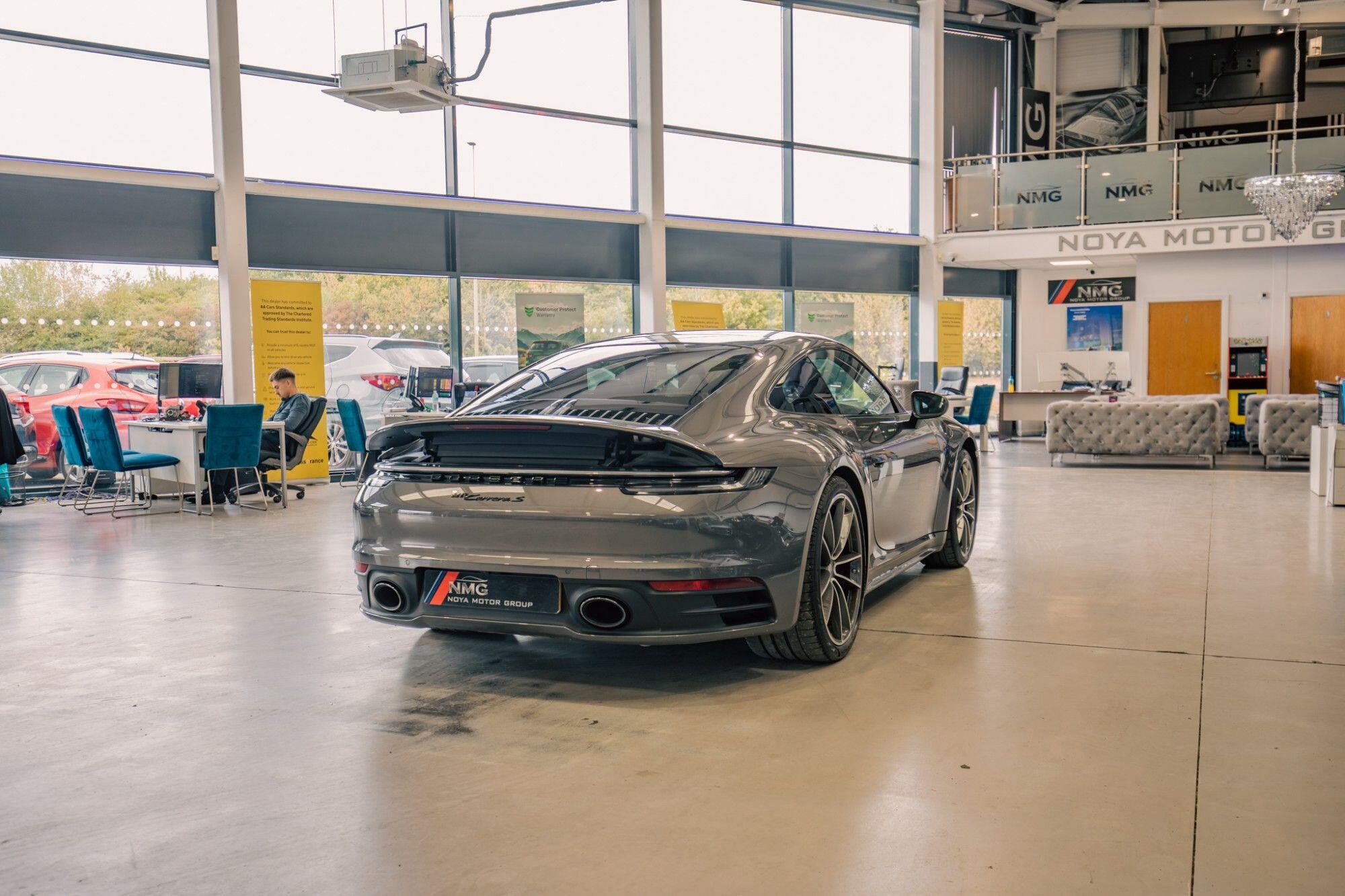 Porsche 911 view 50
