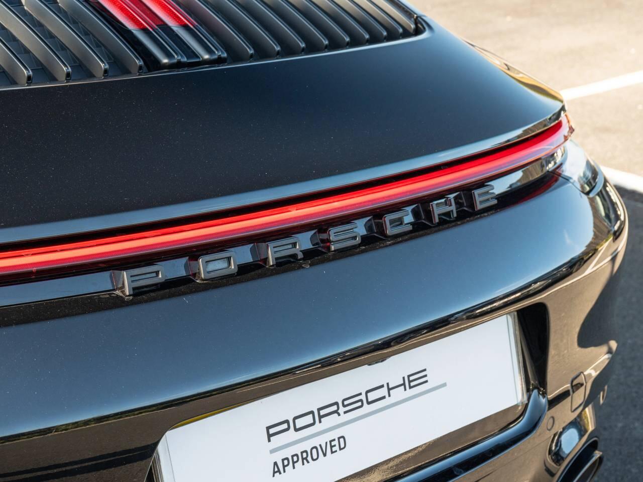 Porsche 911 view 10