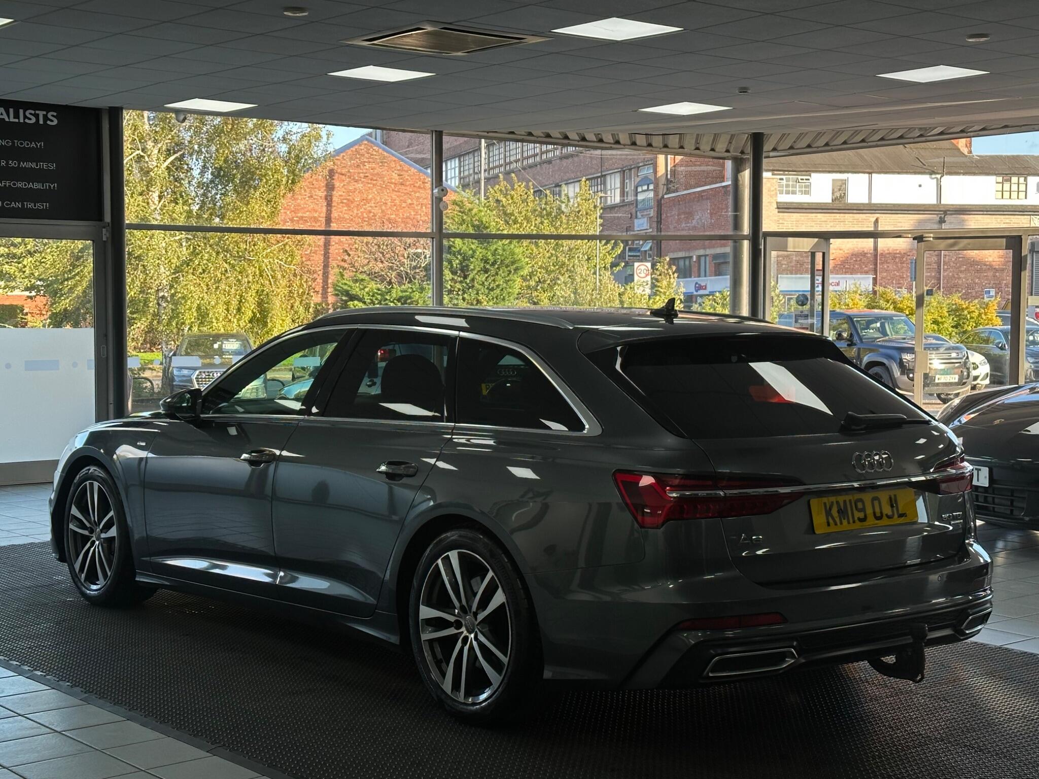 Audi A6 Avant view 11