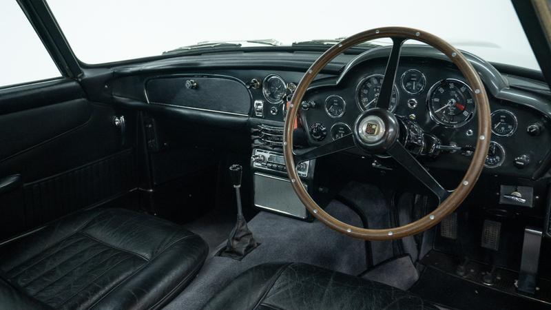 Aston Martin DB5 view 23
