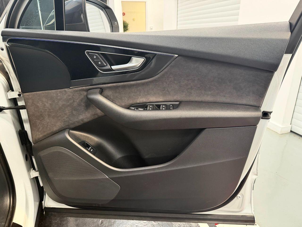 Audi Q7 view 23