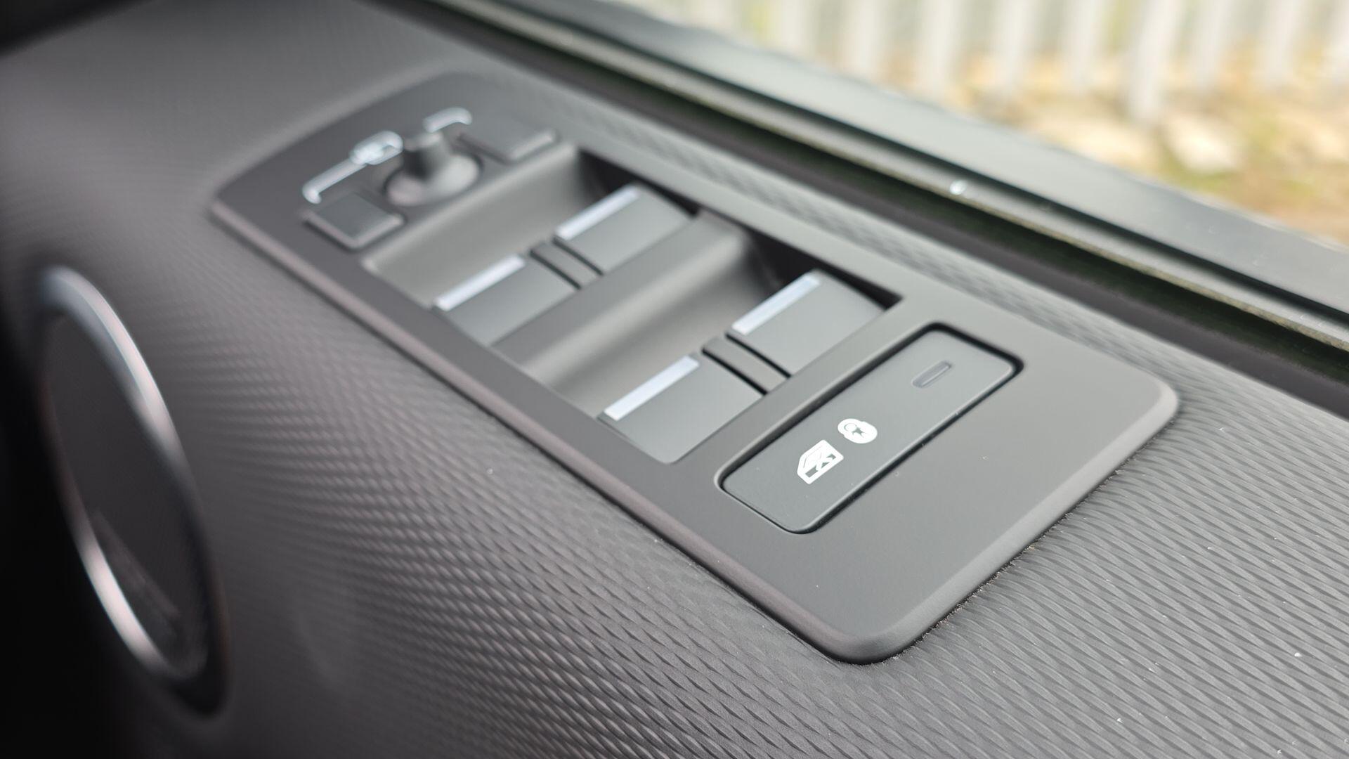 Land Rover Discovery view 26