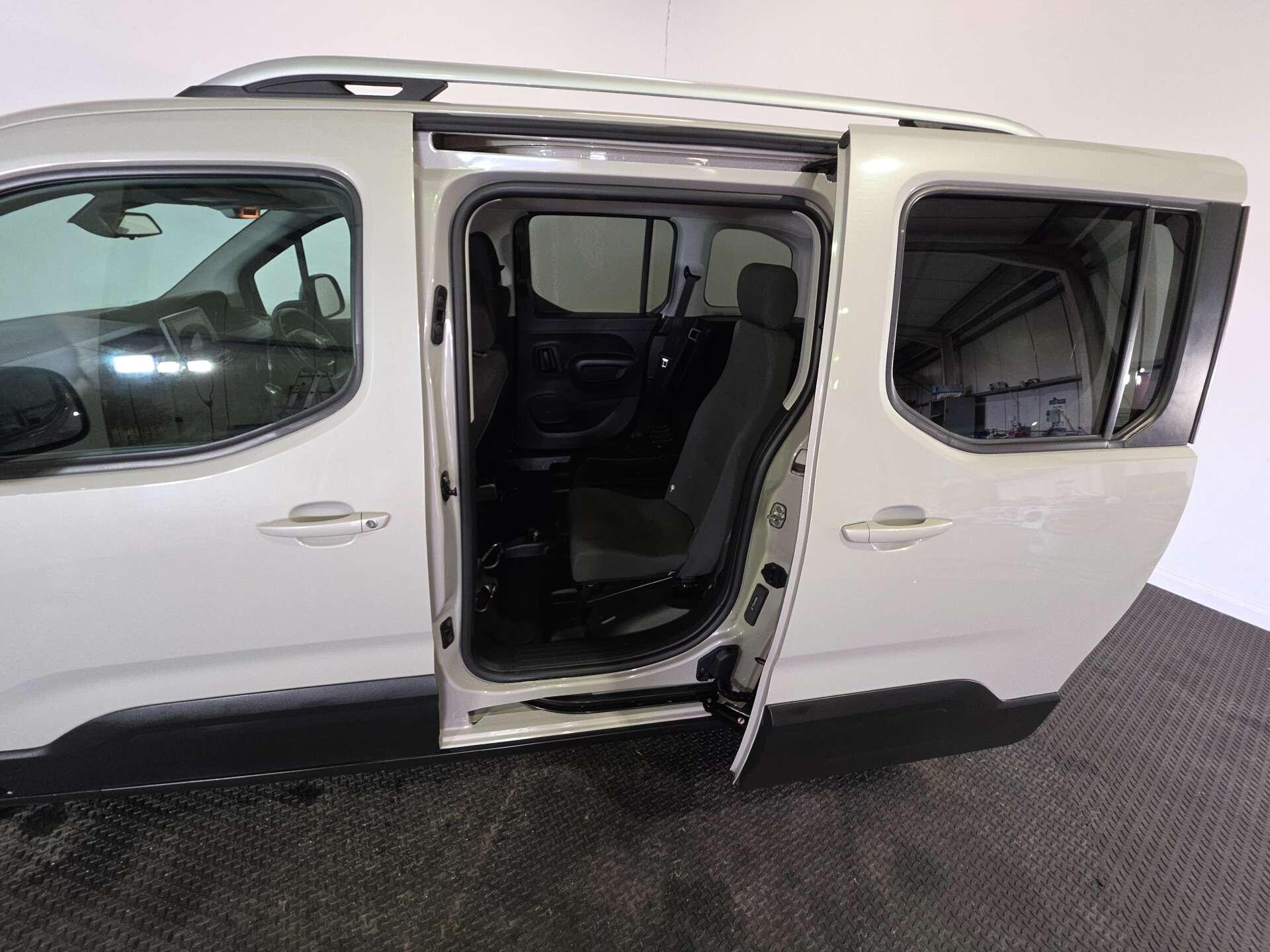 Peugeot Rifter view 43