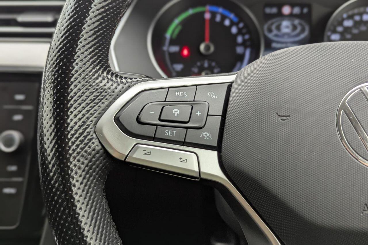 Volkswagen Passat view 32
