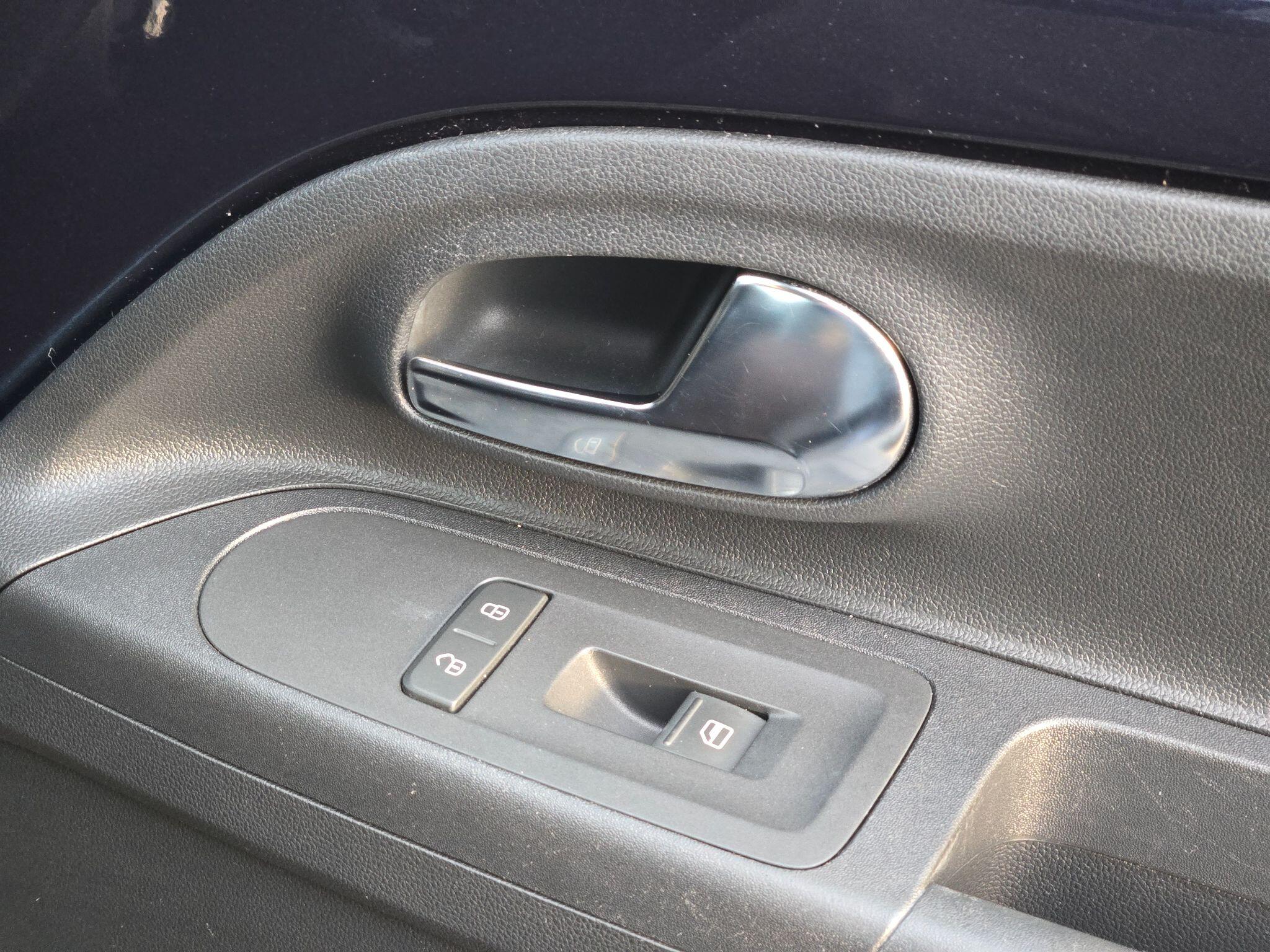 2013 Volkswagen up! 1.0 Move up! ASG Euro 5 5dr • 45,000 miles image 23