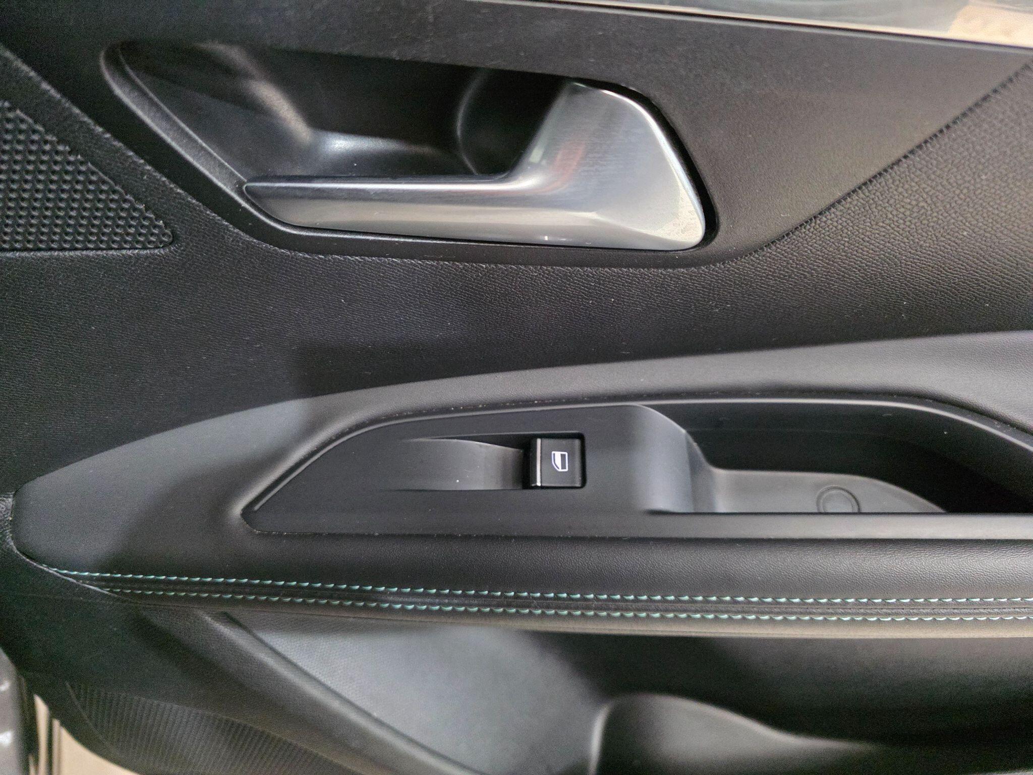Peugeot 5008 view 21