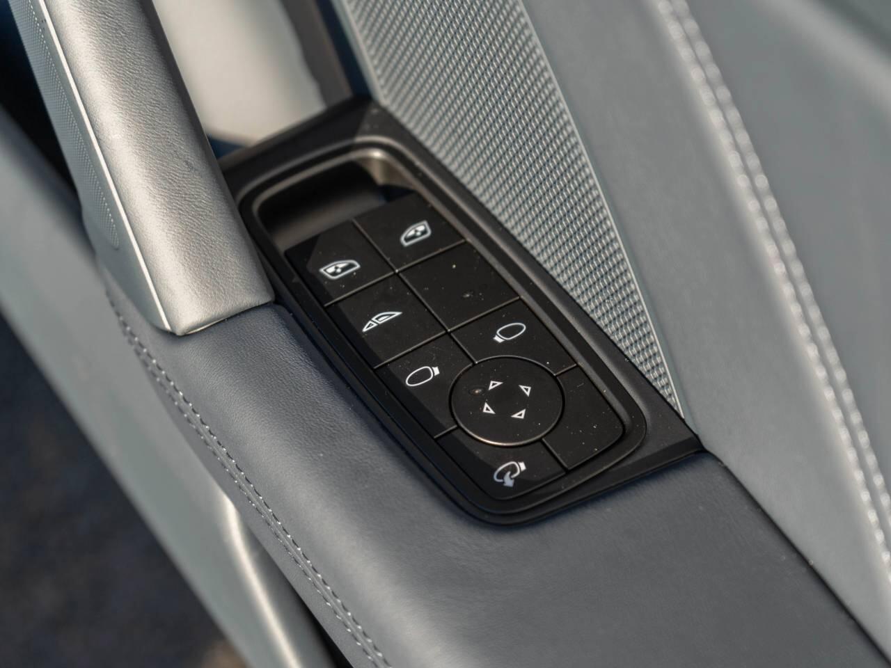 Porsche 911 view 32