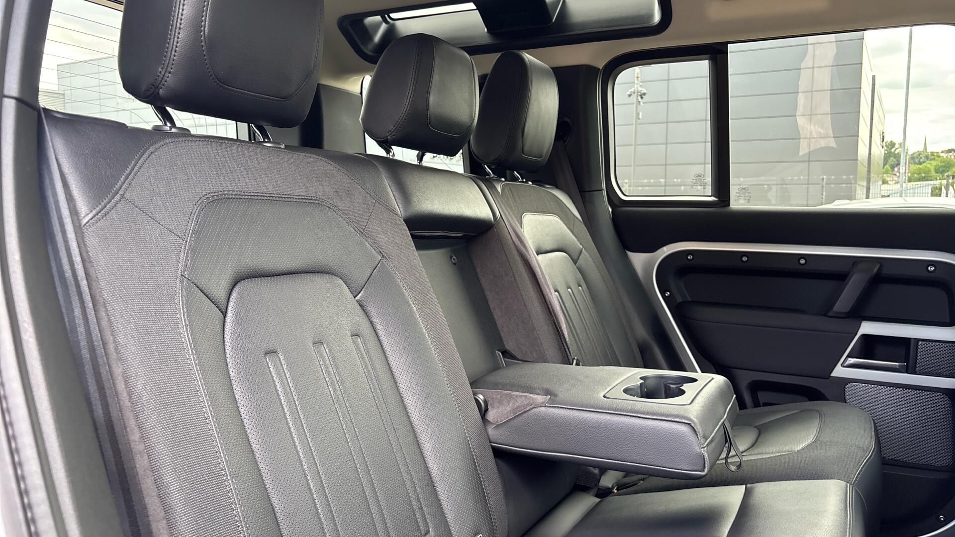 Land Rover Defender view 40