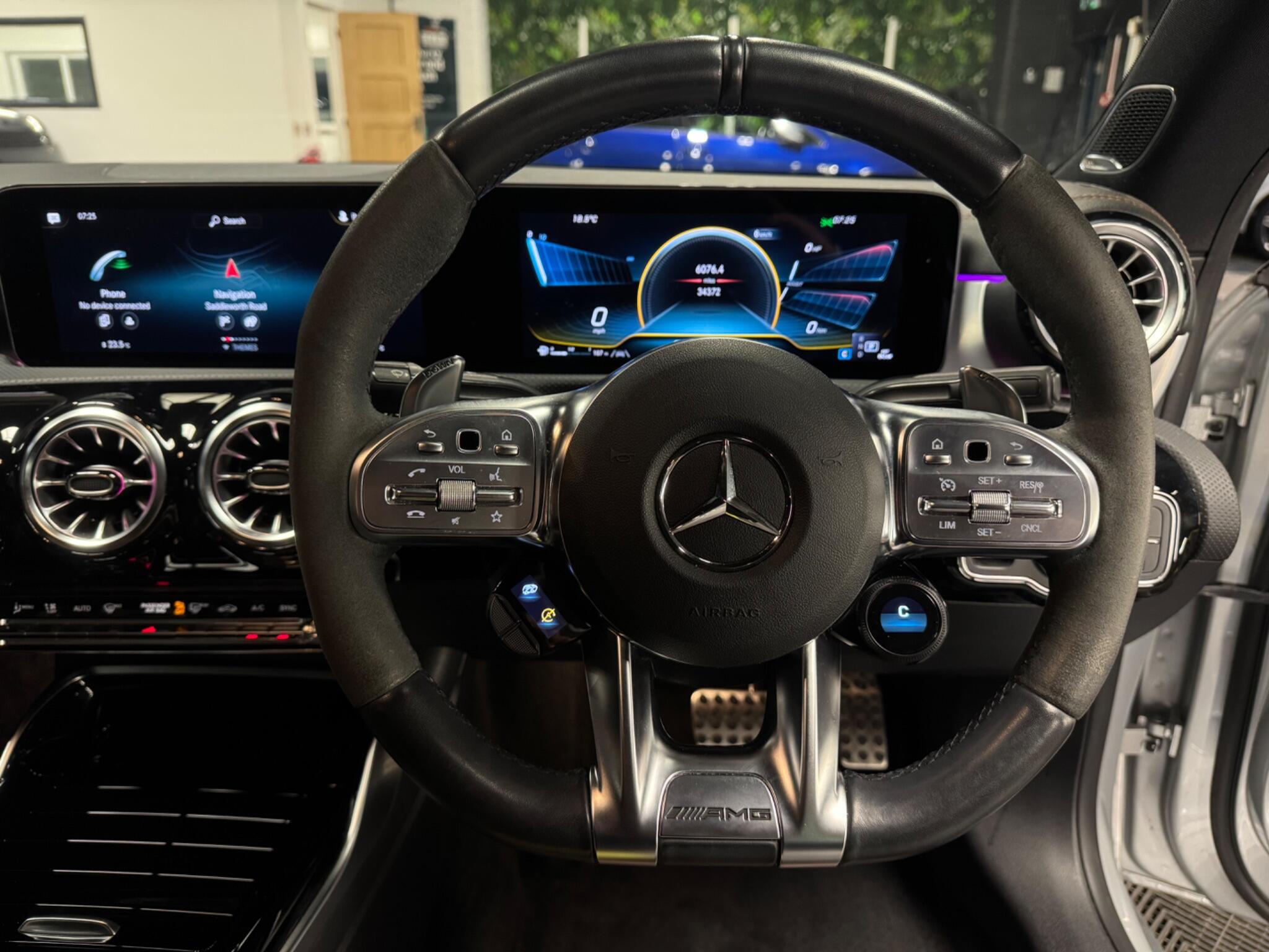Mercedes-Benz Cla view 27