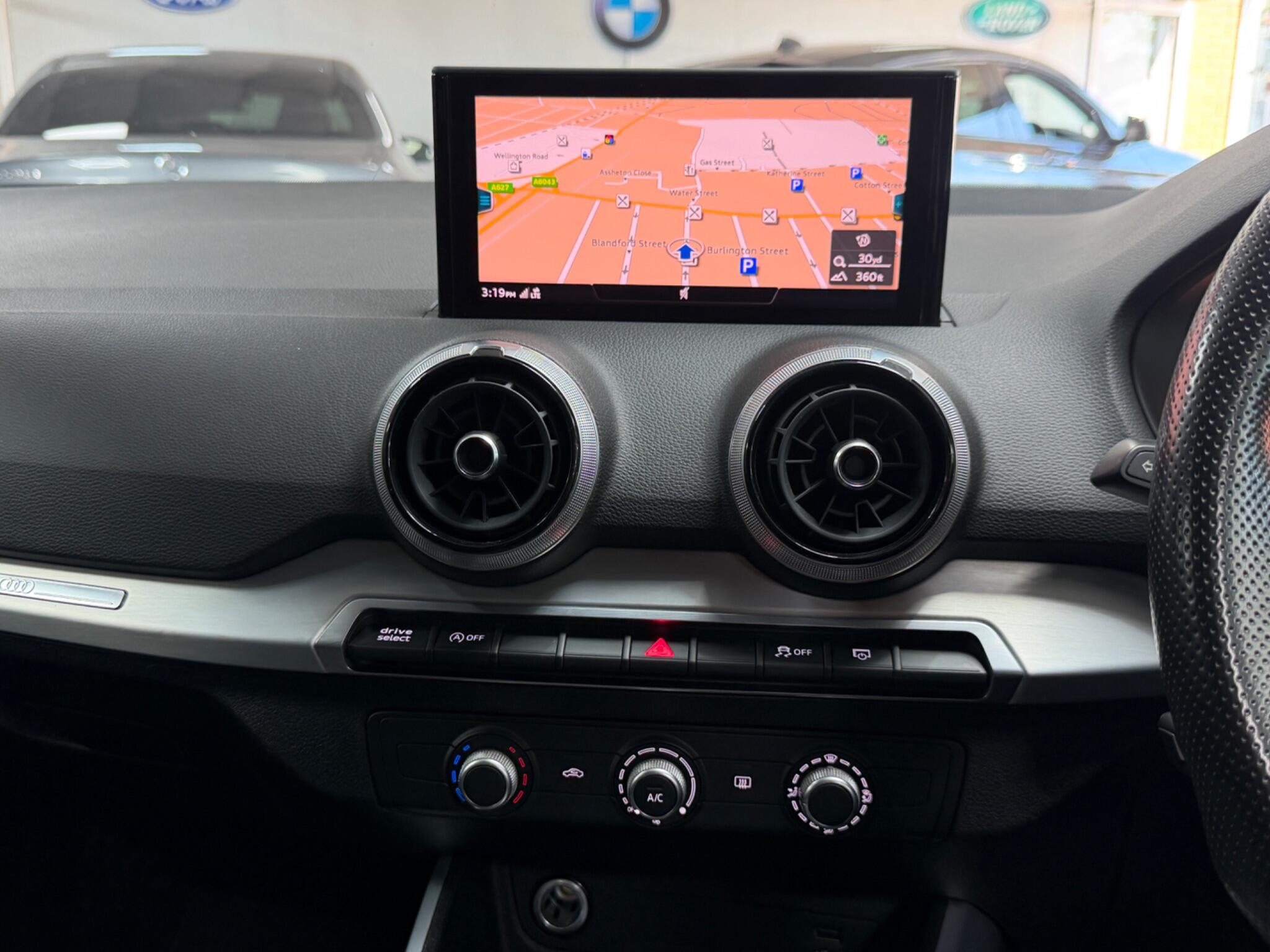 Audi Q2 view 30