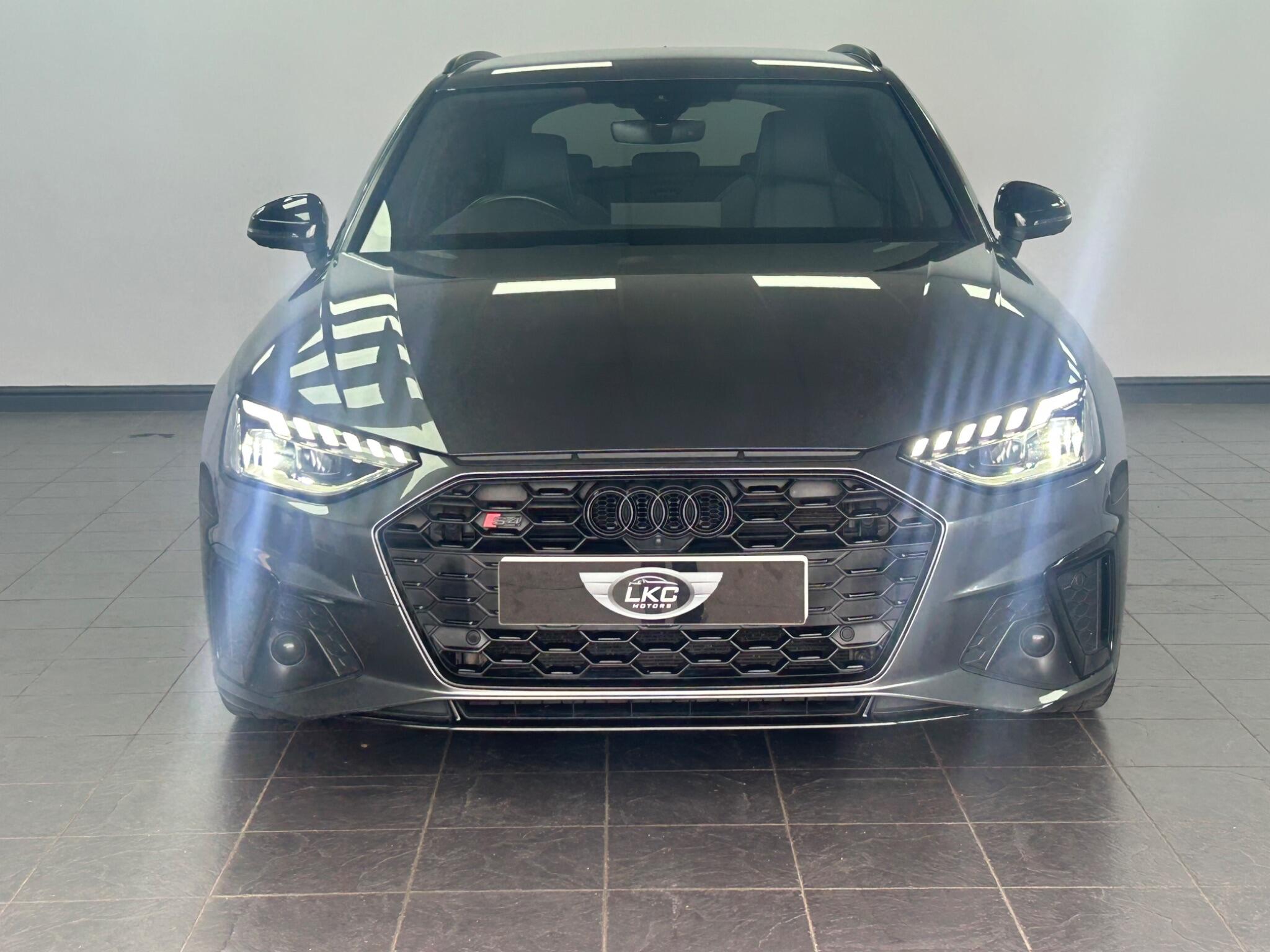 Audi S4 view 4