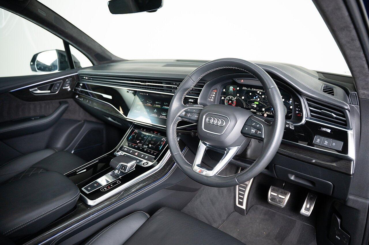 Audi Q7 view 23