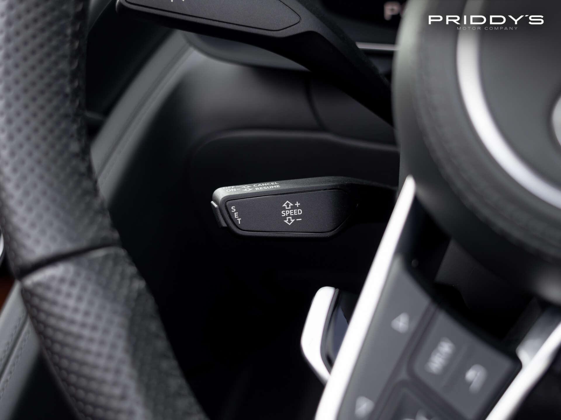 Audi R8 view 40