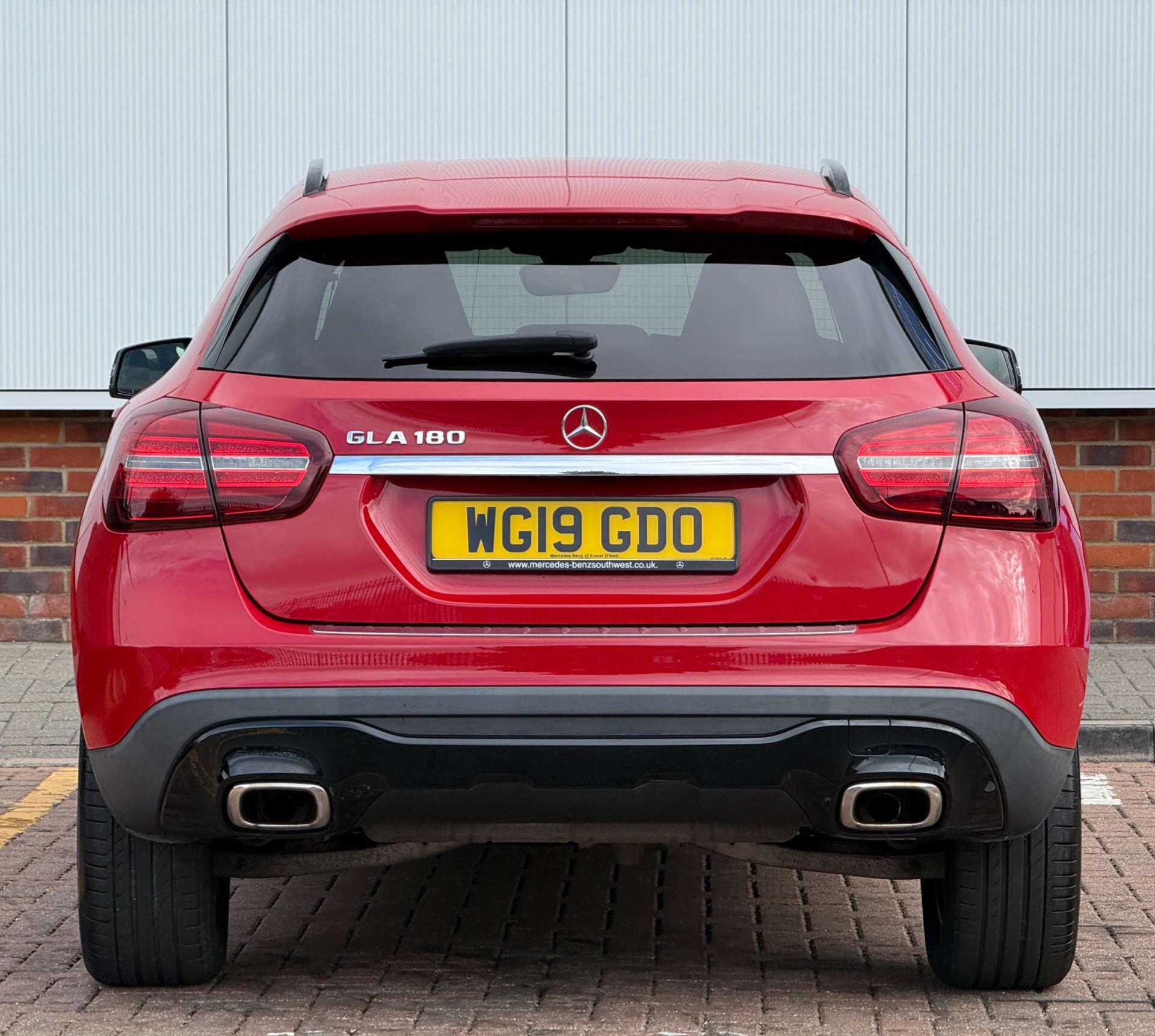 Mercedes-Benz GLA view 5