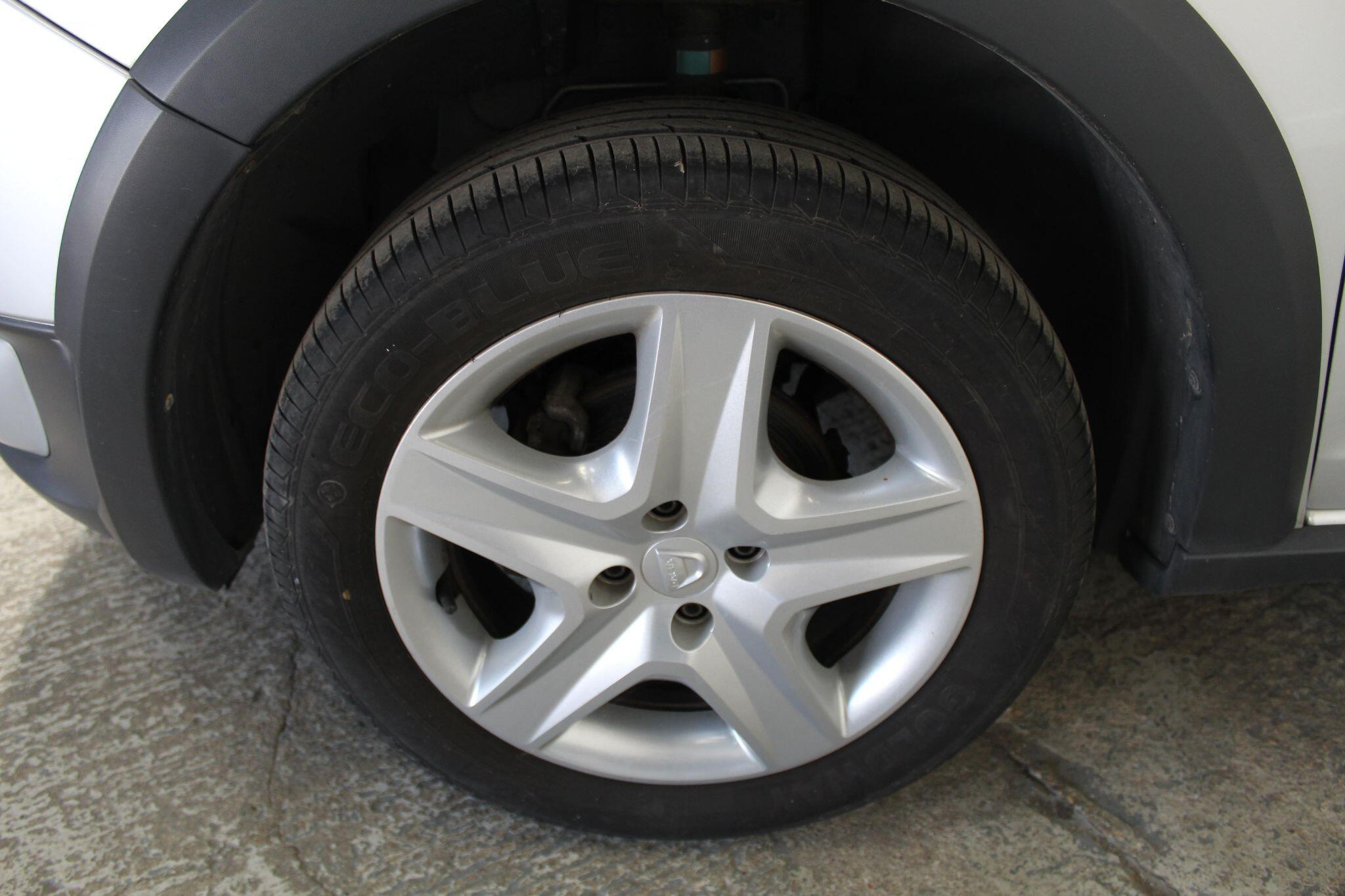 Dacia Sandero view 56