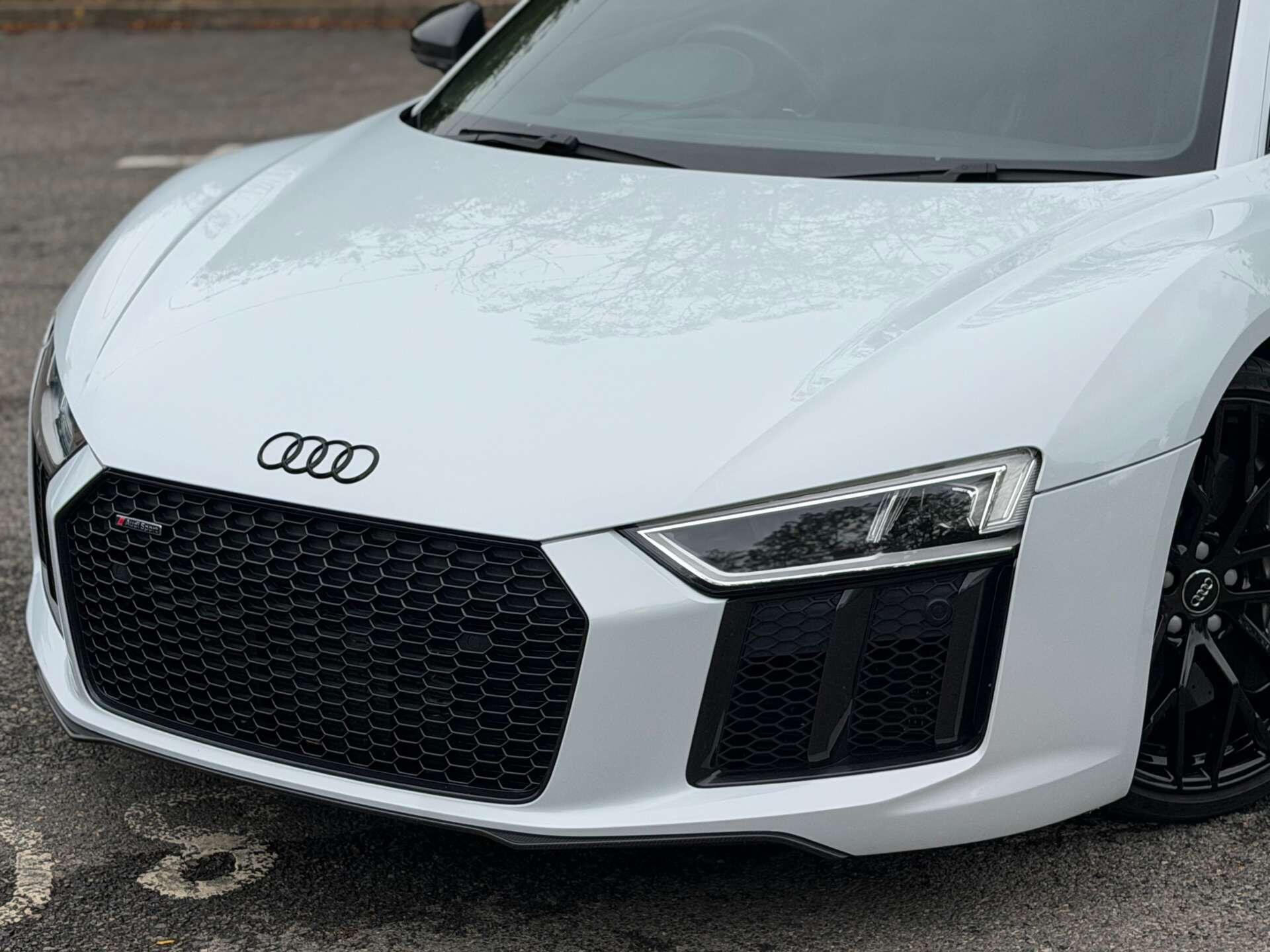 Audi R8 view 14