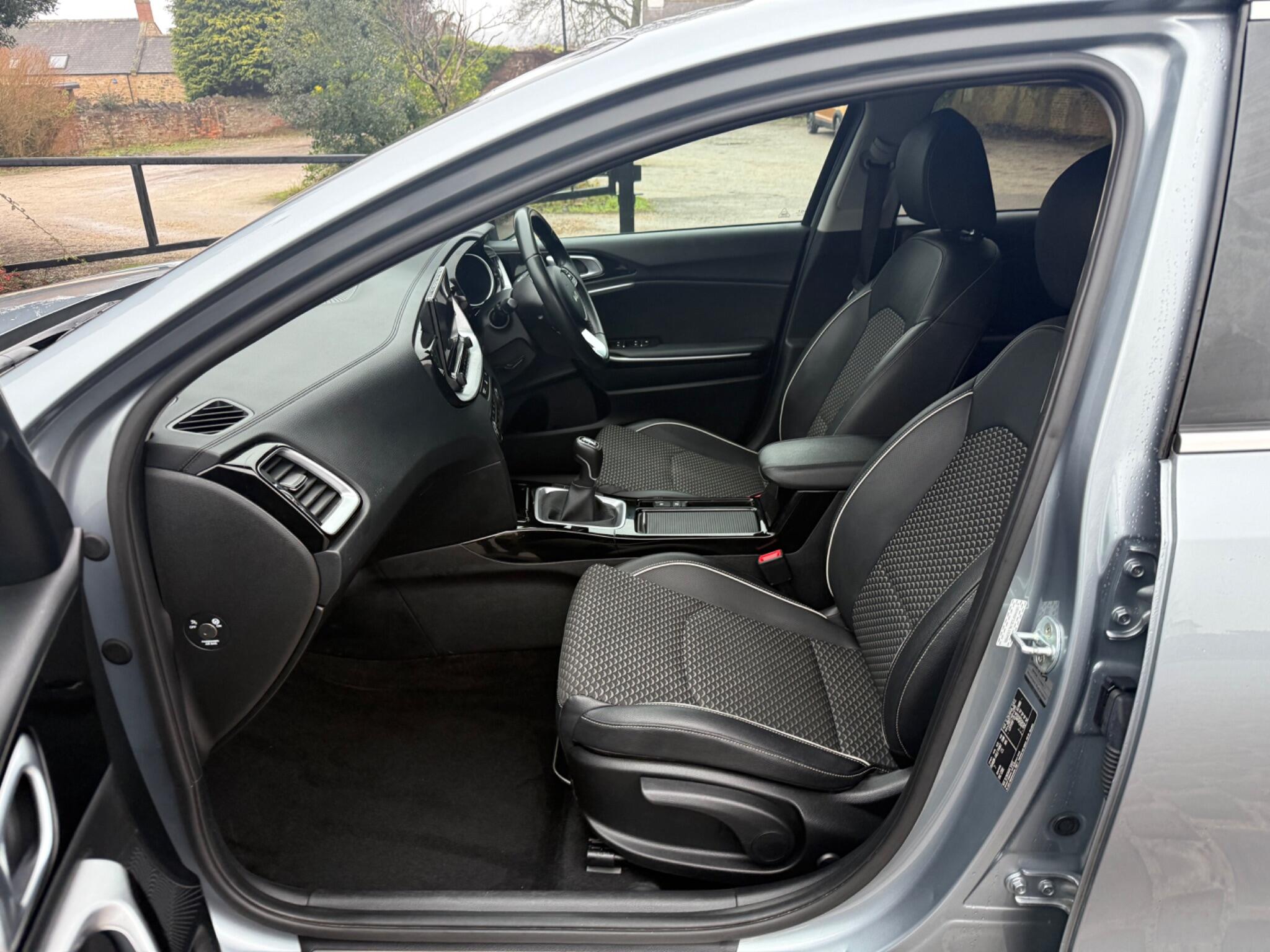 2022 Kia XCeed 1.0 T-GDi Connect Euro 6 (s/s) 5dr • 32,702 miles image 10