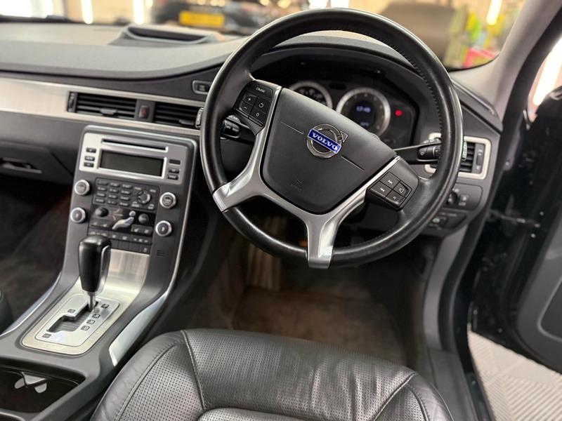 2010 Volvo V70 image 19