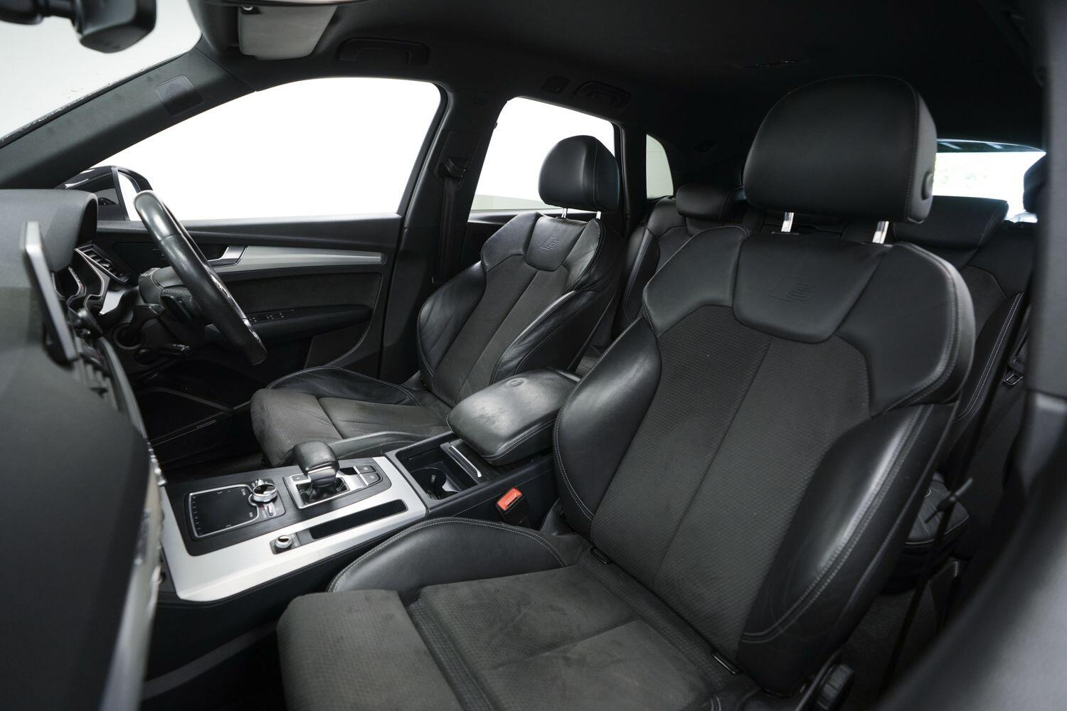 Audi Q5 view 26