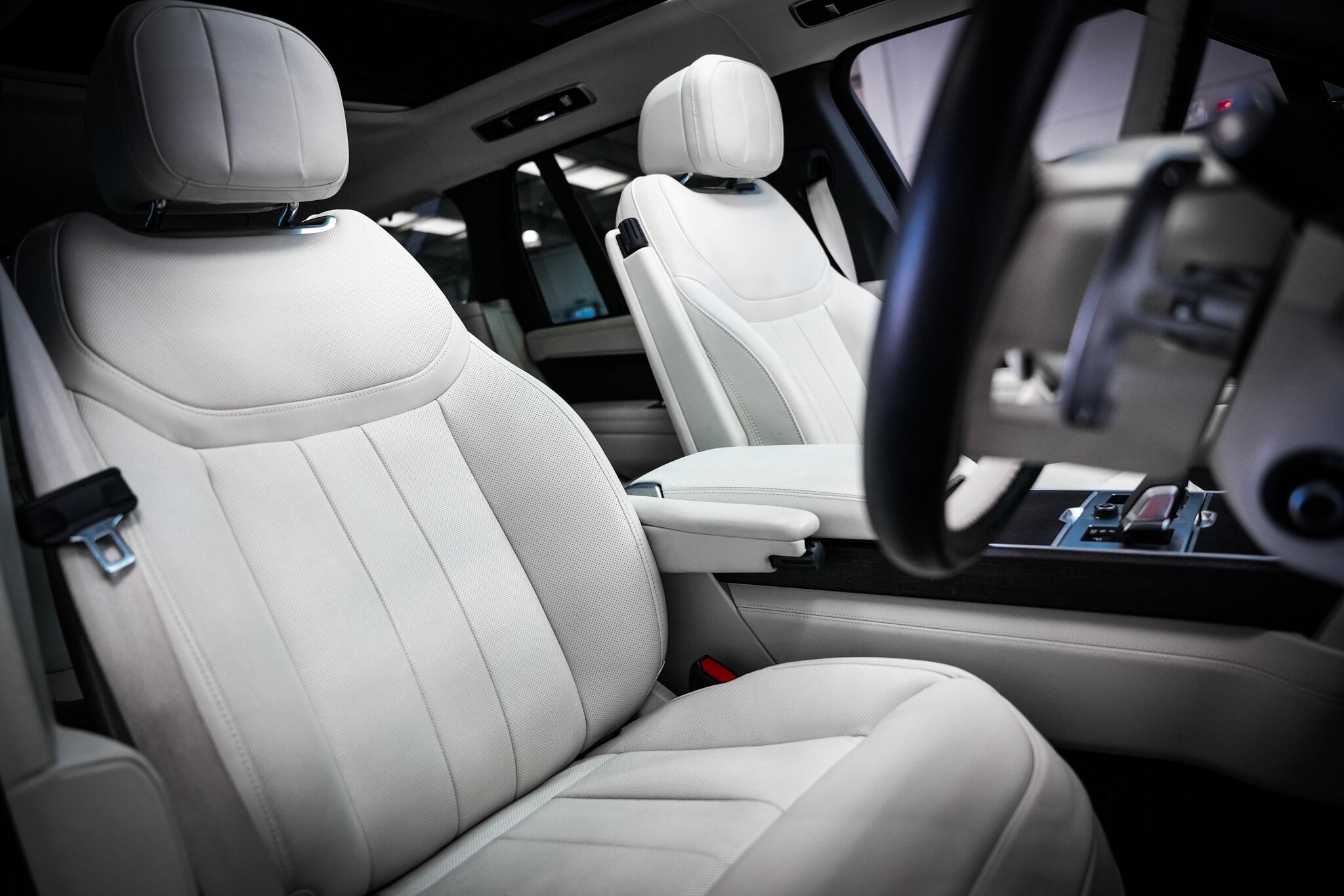 Land Rover Range Rover view 18
