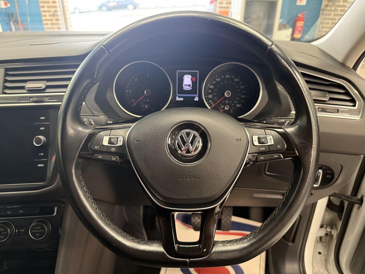 Volkswagen Tiguan Allspace view 12