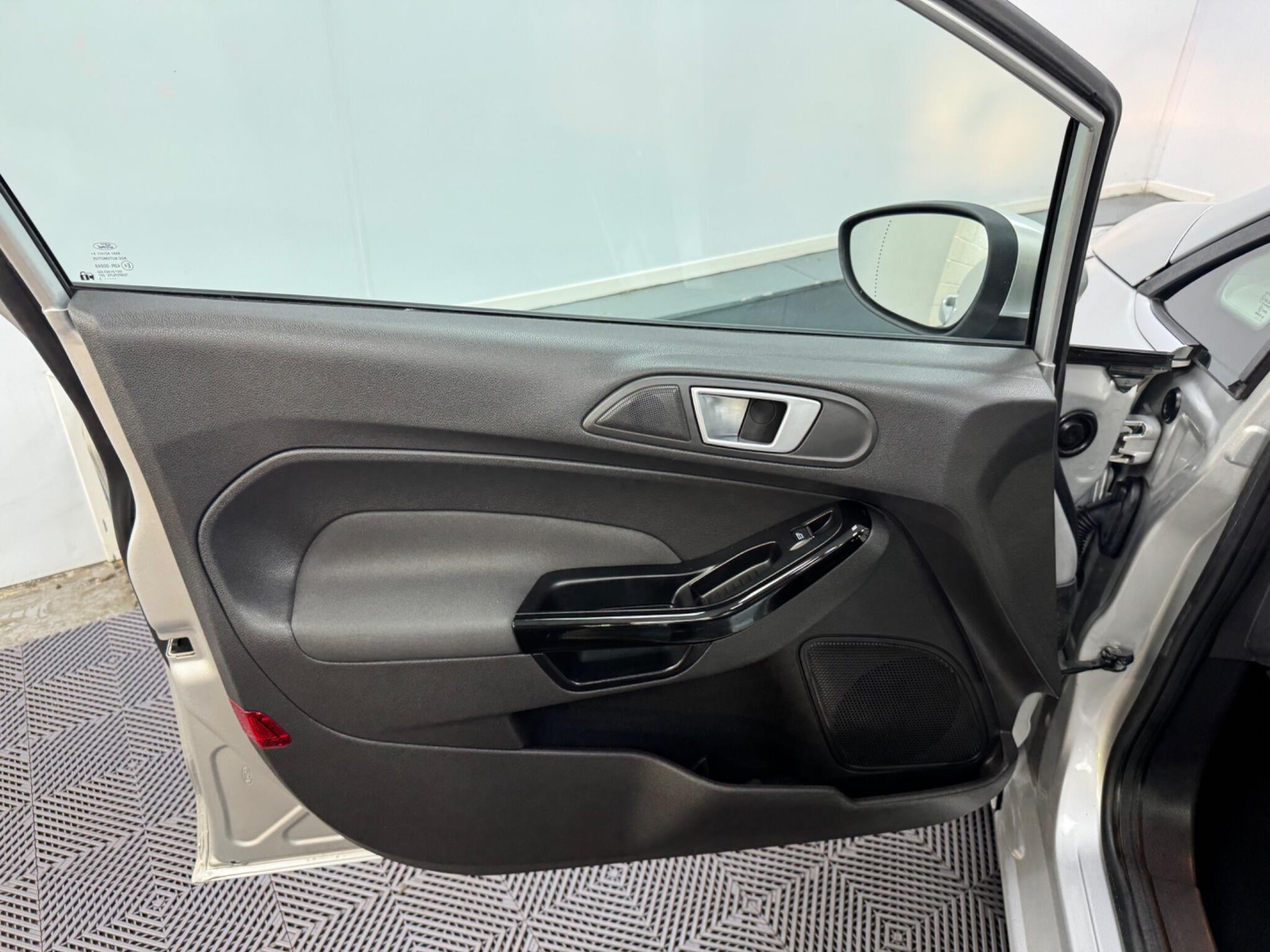 Ford Fiesta view 40