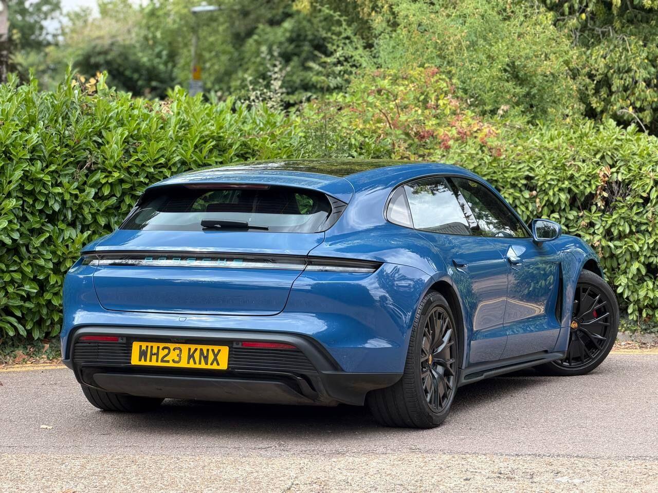 Porsche Taycan view 80