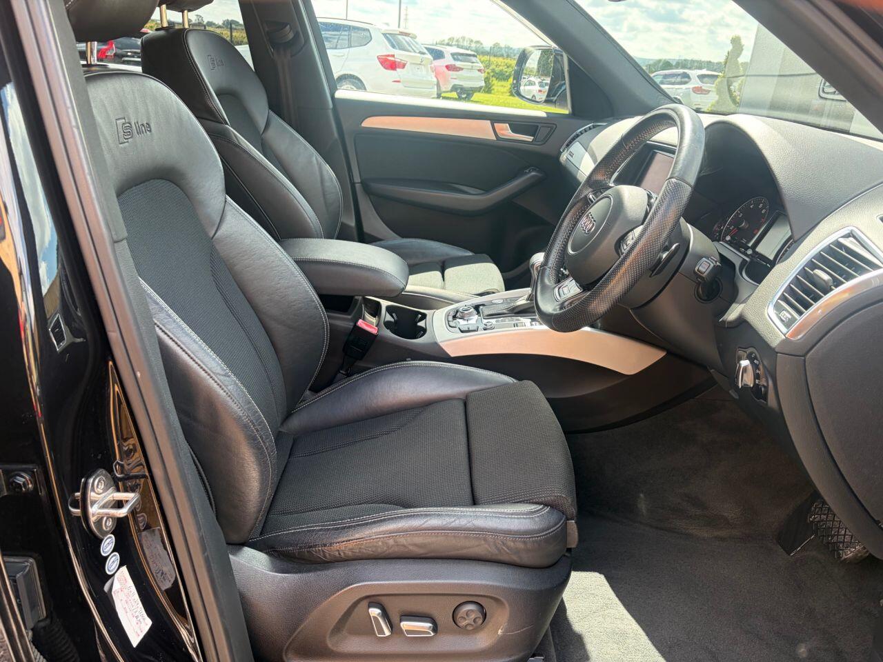 Audi Q5 view 12